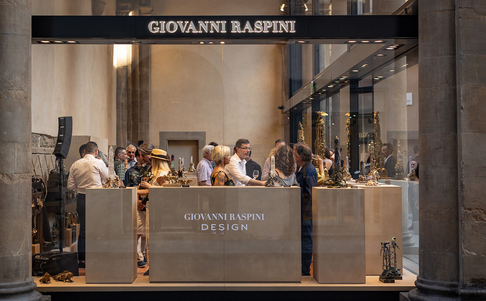 Giovanni Raspini presented Obelisk