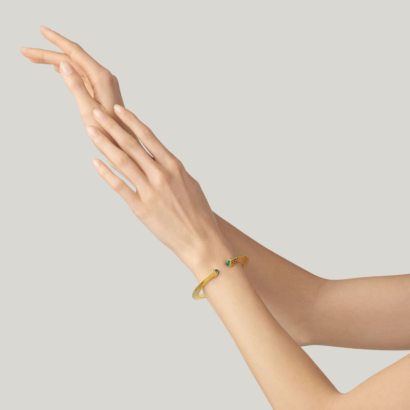 Green Blade Small Bangle, Bangle in gold-plated Sterling Silver with green crystals_image number 1_Giovanni Raspini