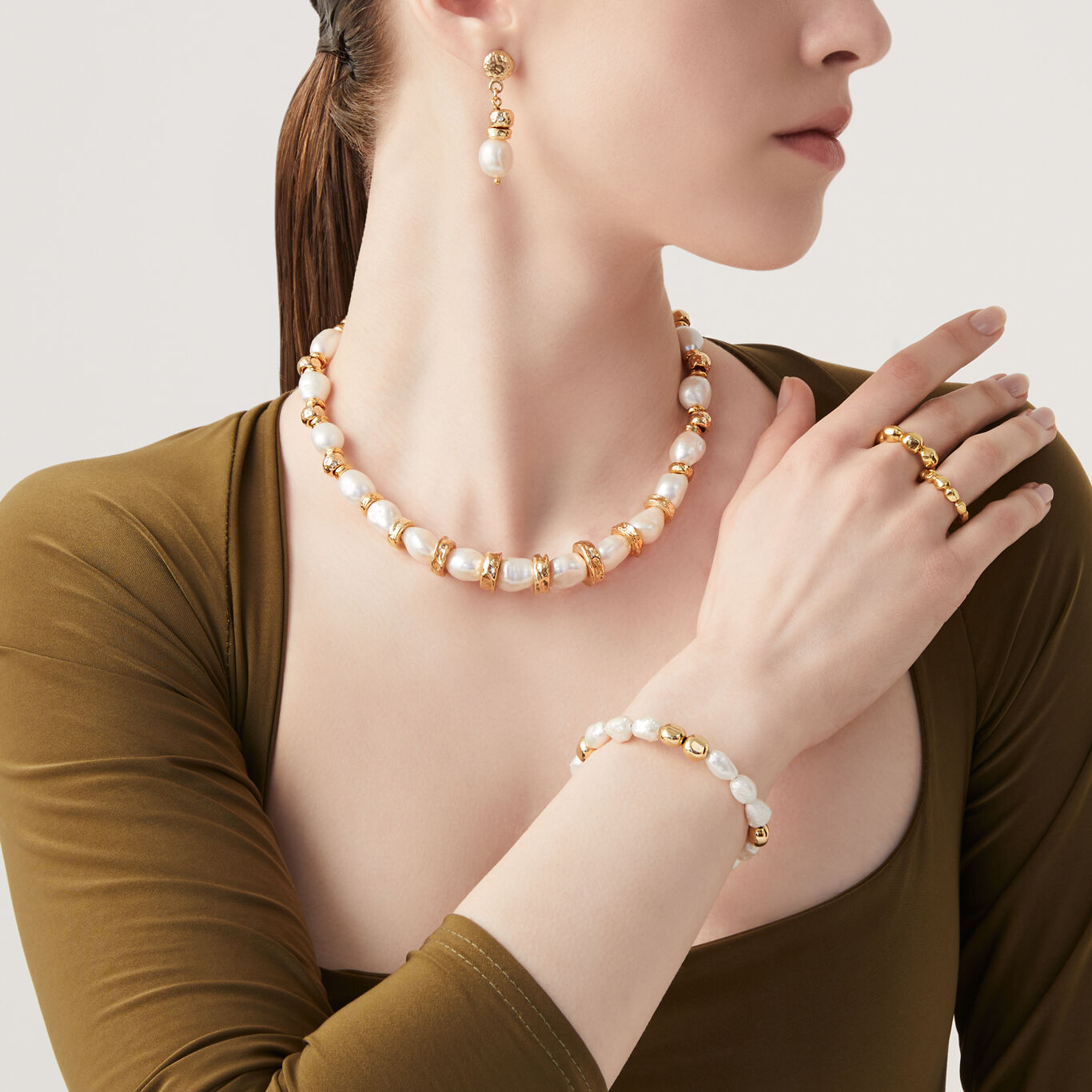 Riviera Bracelet, Bracelet in gold-plated Sterling Silver and natural pearls_image number 2_Giovanni Raspini