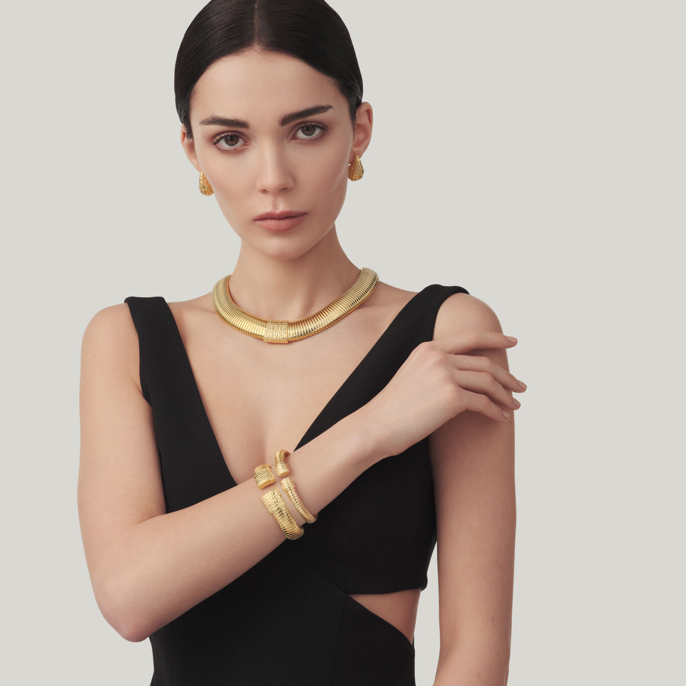Croco Tubogas Medium Cuff, Bangle in 18k Gold Plated Sterling Silver_image number 2_Giovanni Raspini