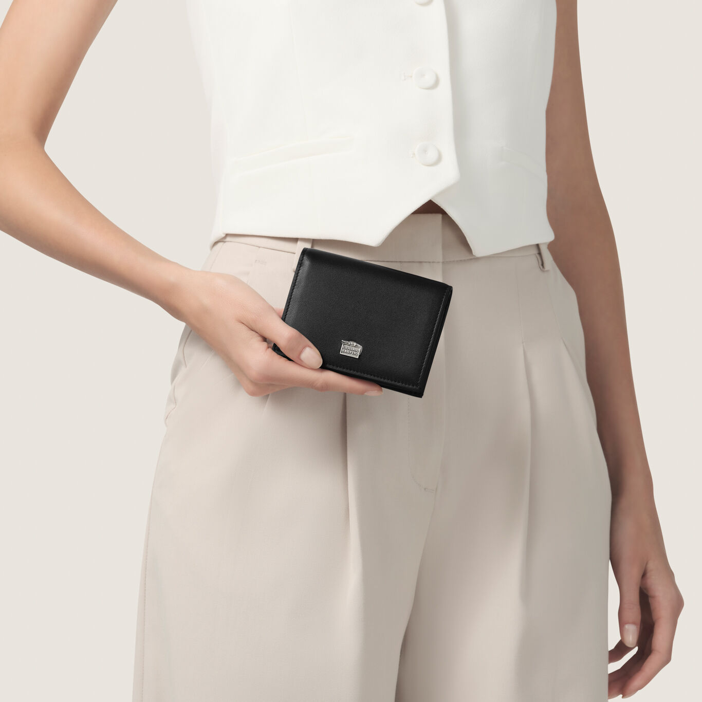 Smooth Leather Inside Pocket Zip Wallet with zip closure, Leather wallet with iconic sterling silver decoration_image number 2_Giovanni Raspini