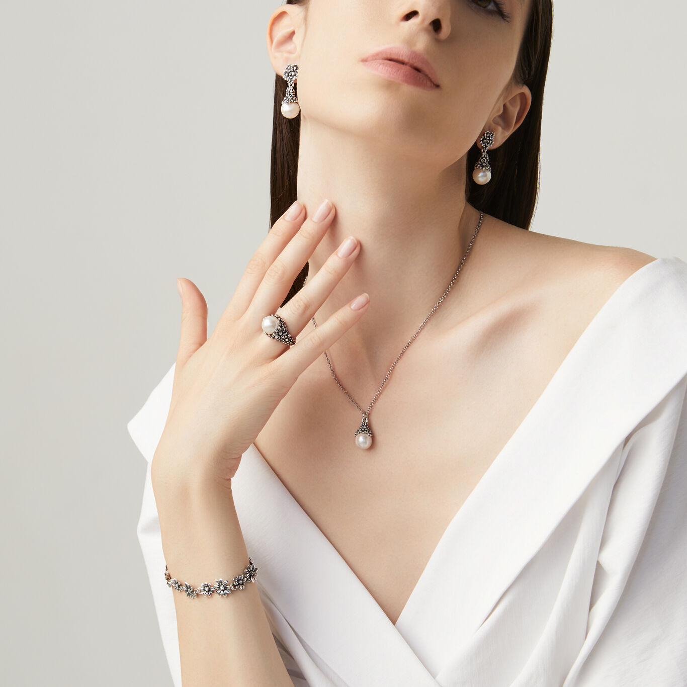 Daisies Drop Pendant, Necklace in Sterling Silver and natural pearl_image number 2_Giovanni Raspini