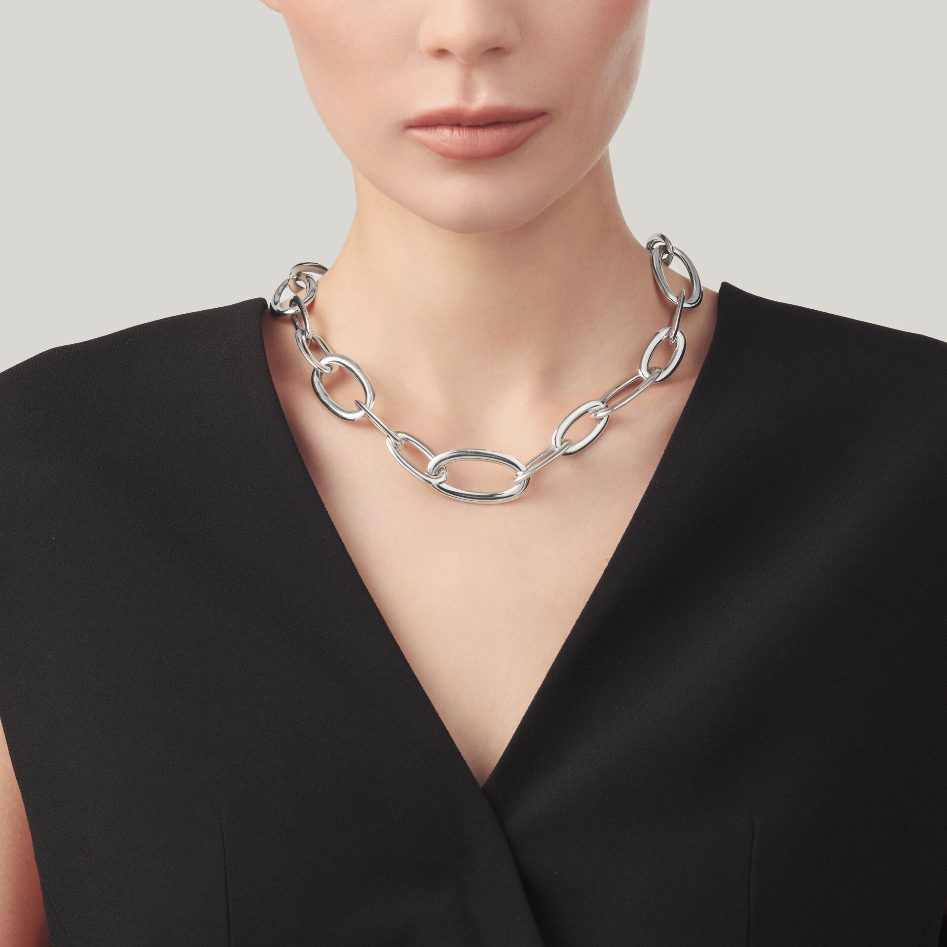 Bold Oval Links Necklace image number 1