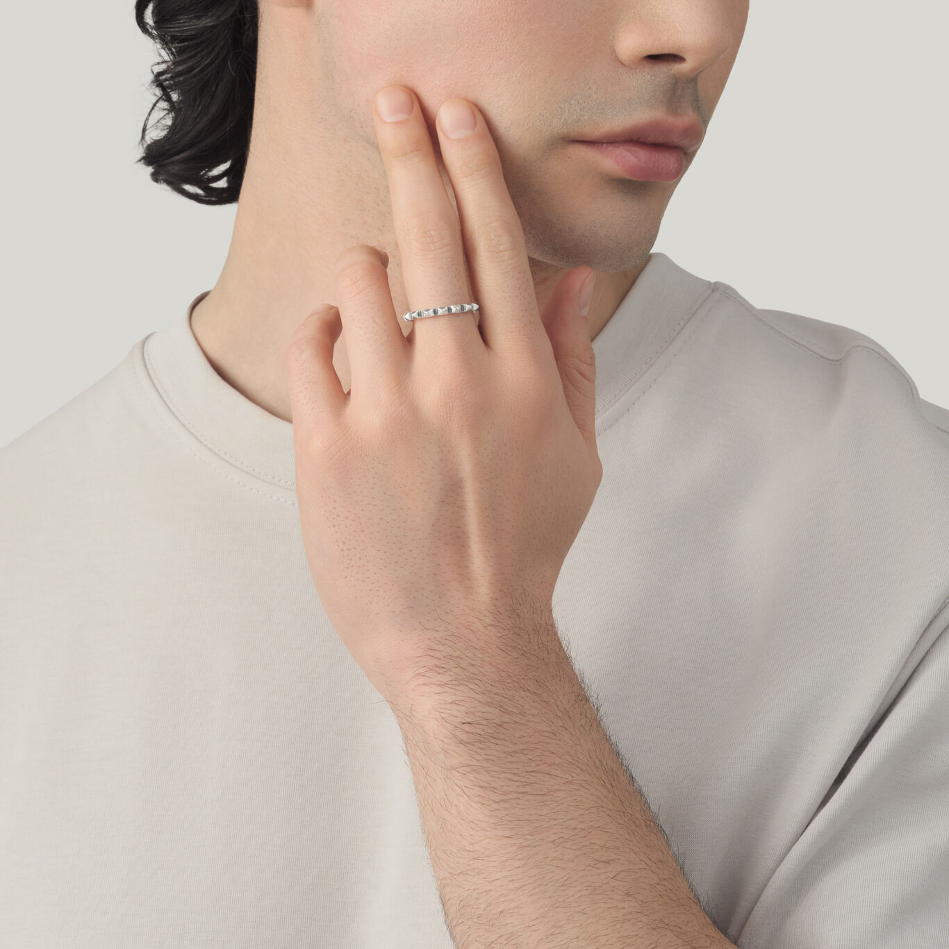 Bague &Agrave; Clous