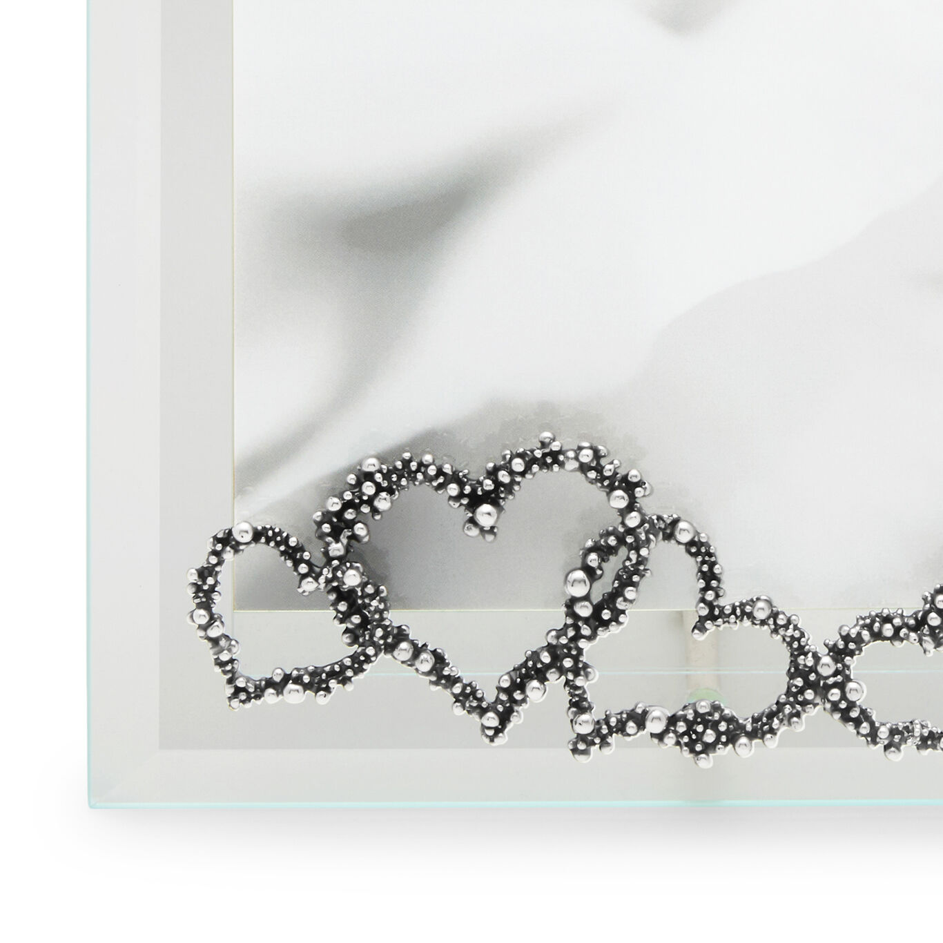 Perlage Hearts Large Light Frame, Bevelled glass and silver frame_image number 3_Giovanni Raspini