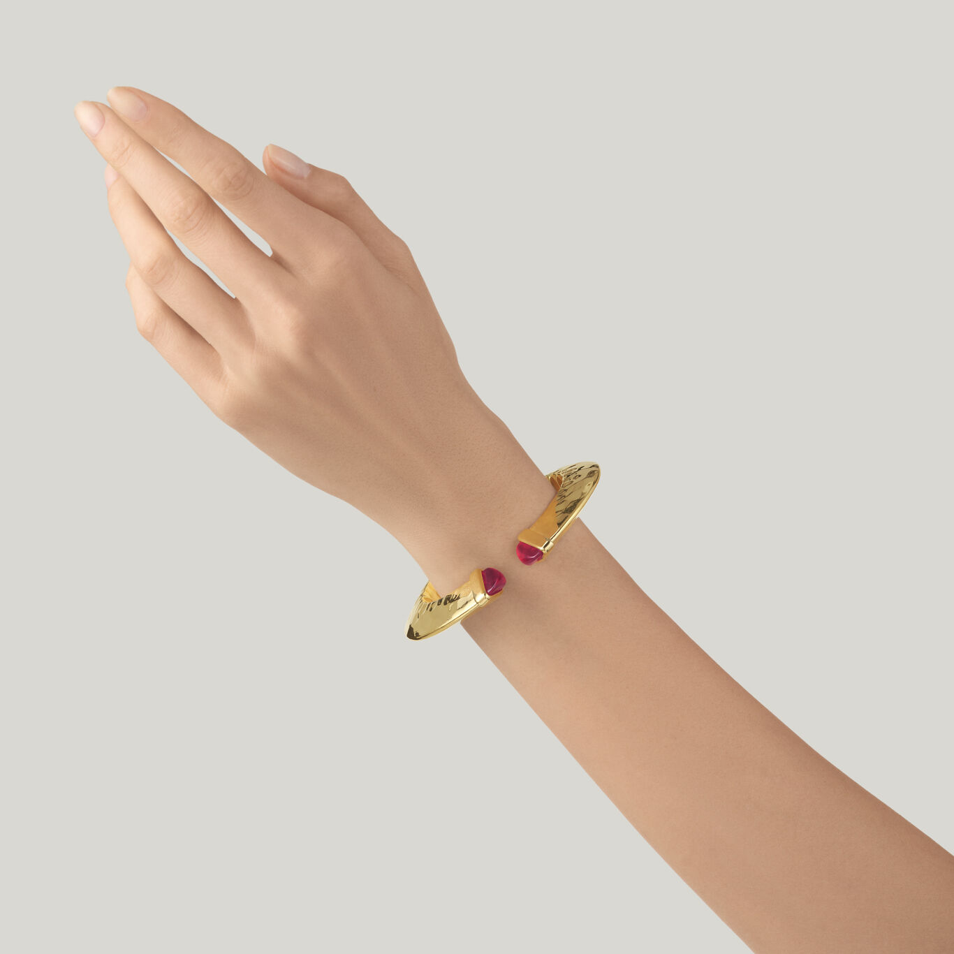 Red Blade Big Bangle, Bangle in 18k Gold Plated Sterling Silver with red crystals_image number 1_Giovanni Raspini