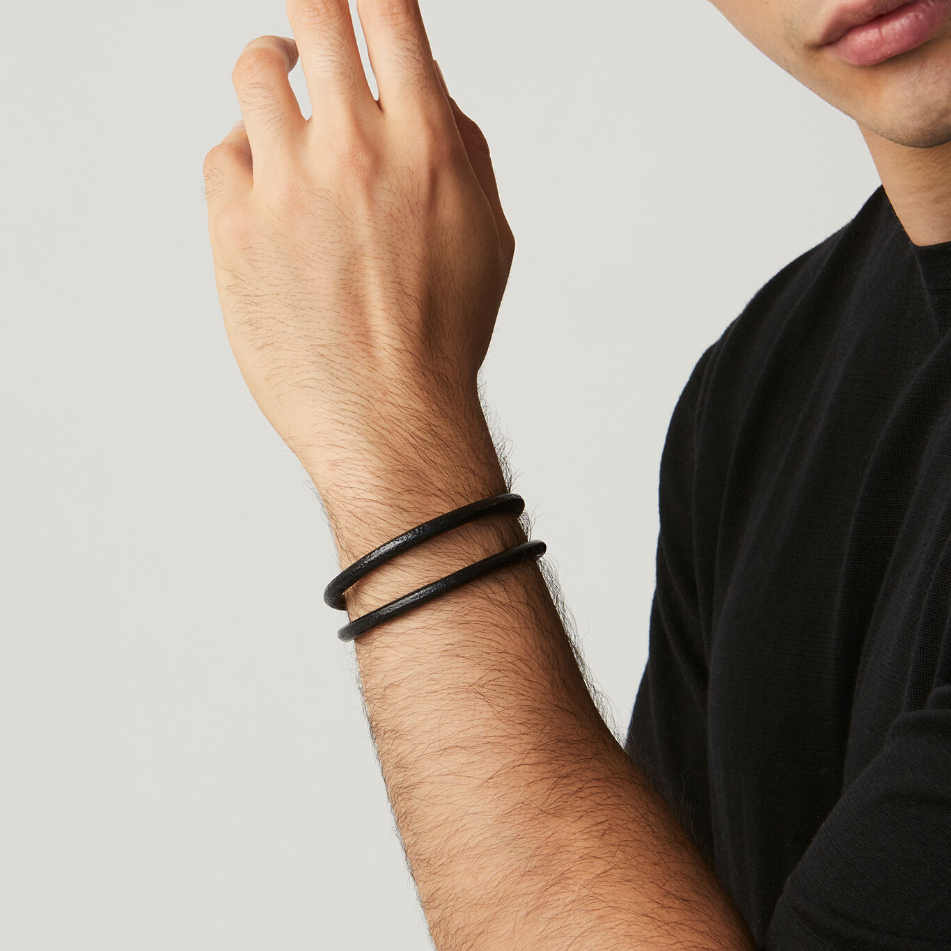 Leather Bracelet/Necklace, Bracelet/Necklace in Sterling Silver and black leather_image number 2_Giovanni Raspini