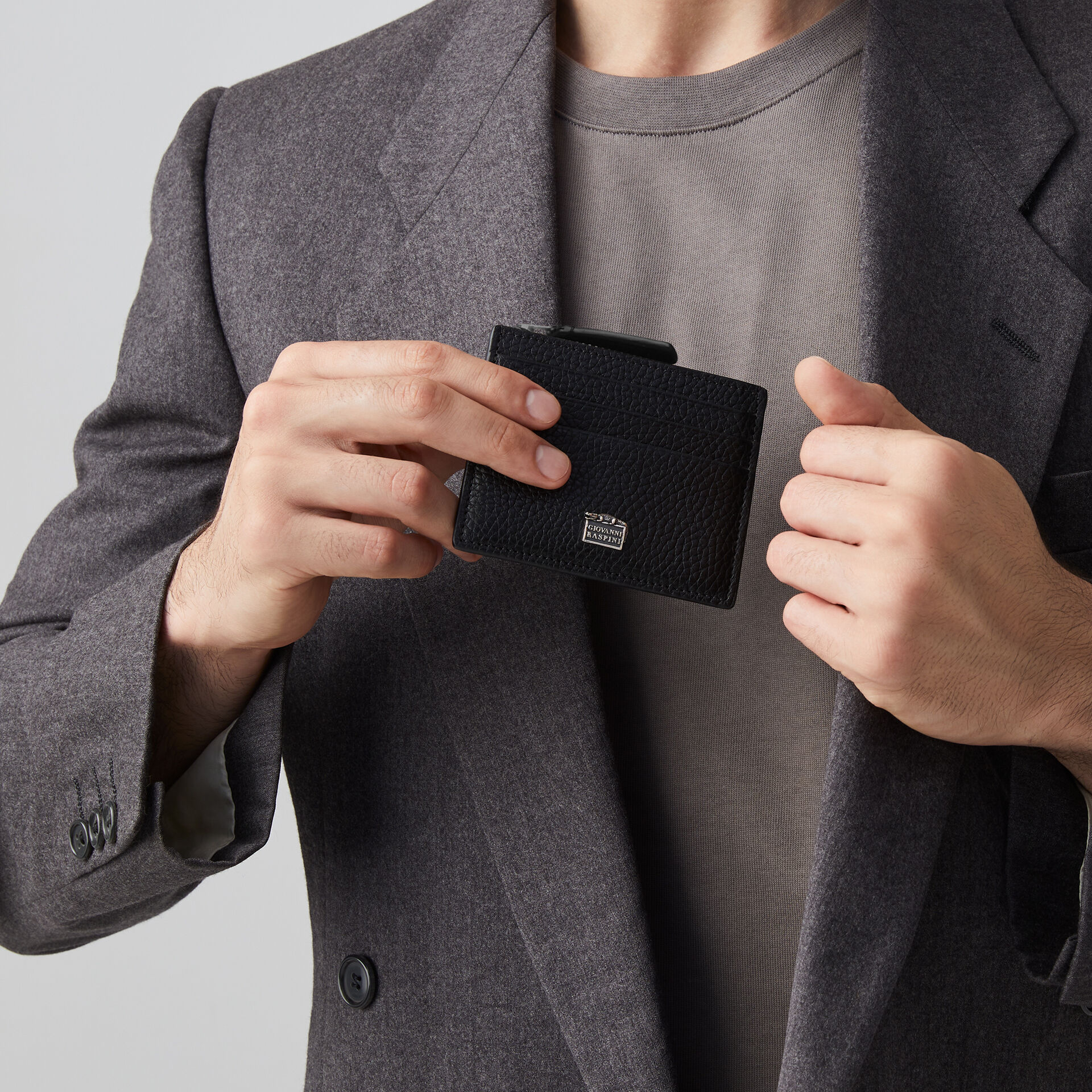 Smooth Leather Card Holder with zip closure image number 4