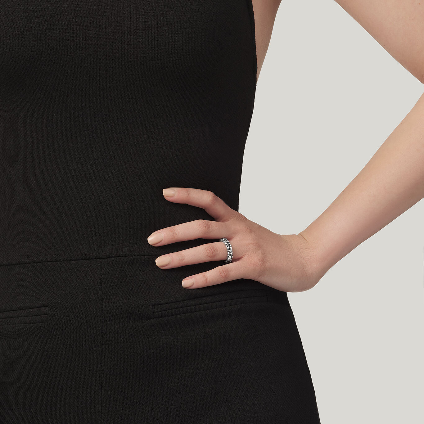 Petit Perlage Small Ring