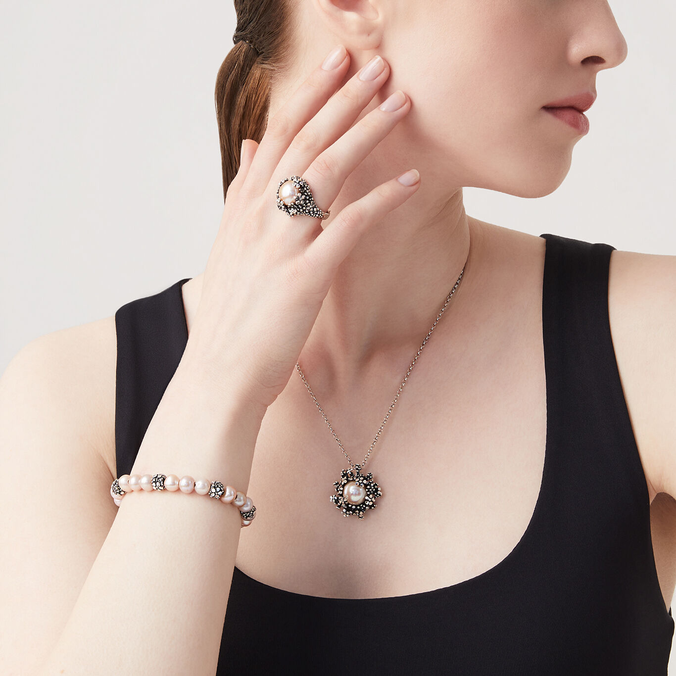 Pendentif Blossom, Collier en argent massif et perles naturelles_image number 2_Giovanni Raspini