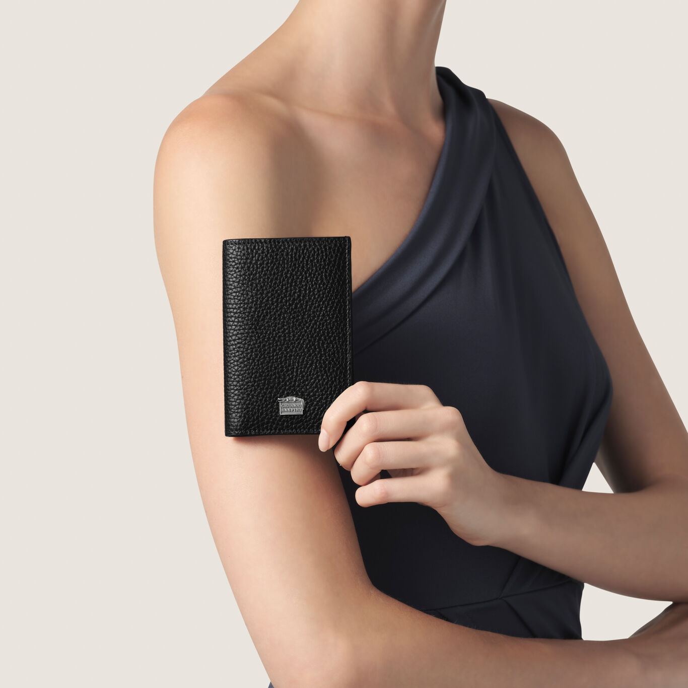 Embossed Leather Vertical Wallet, Leather wallet with iconic sterling silver decoration_image number 5_Giovanni Raspini