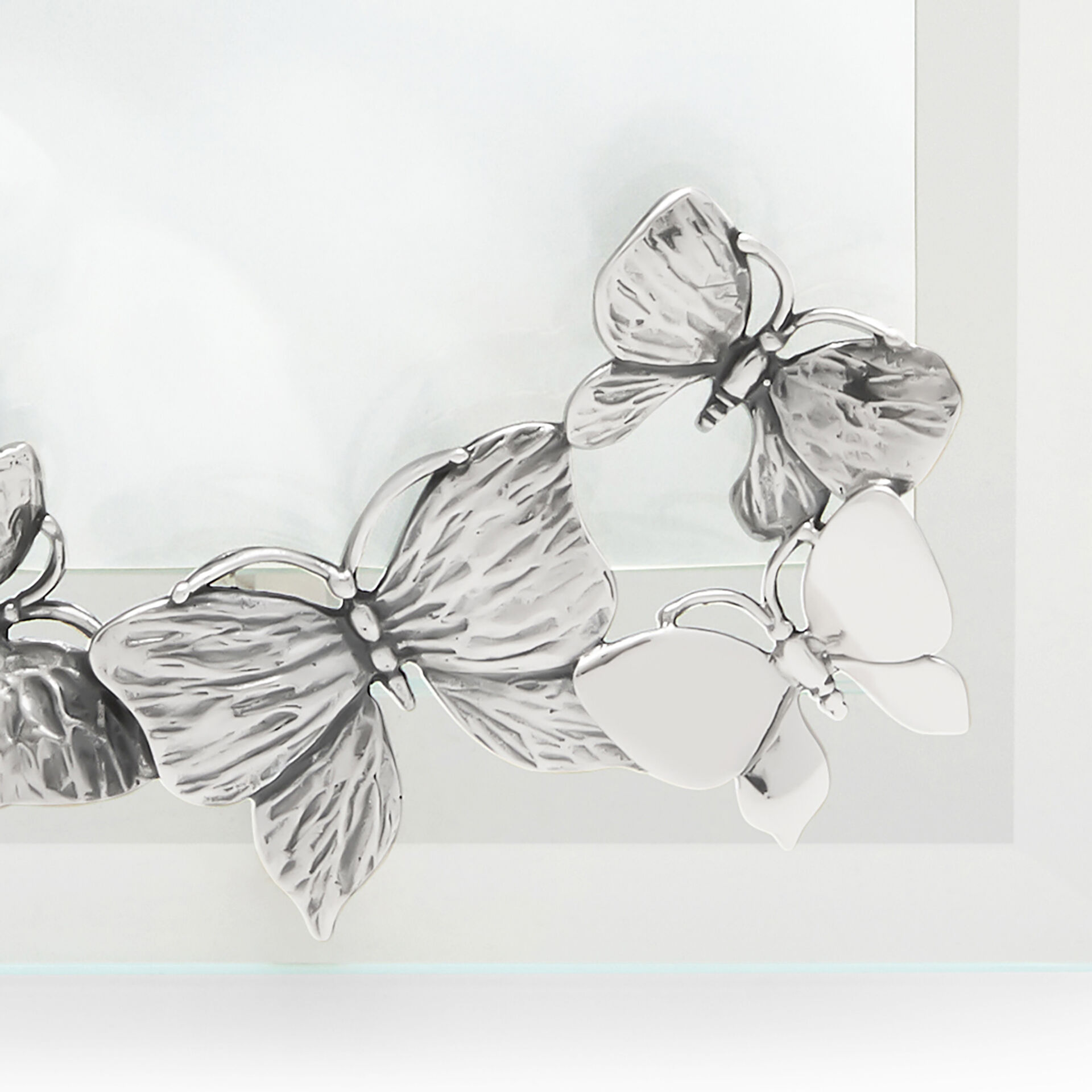 Cadre Encercl&eacute; Lumi&egrave;re Papillons, Petit Mod&egrave;le image number 3