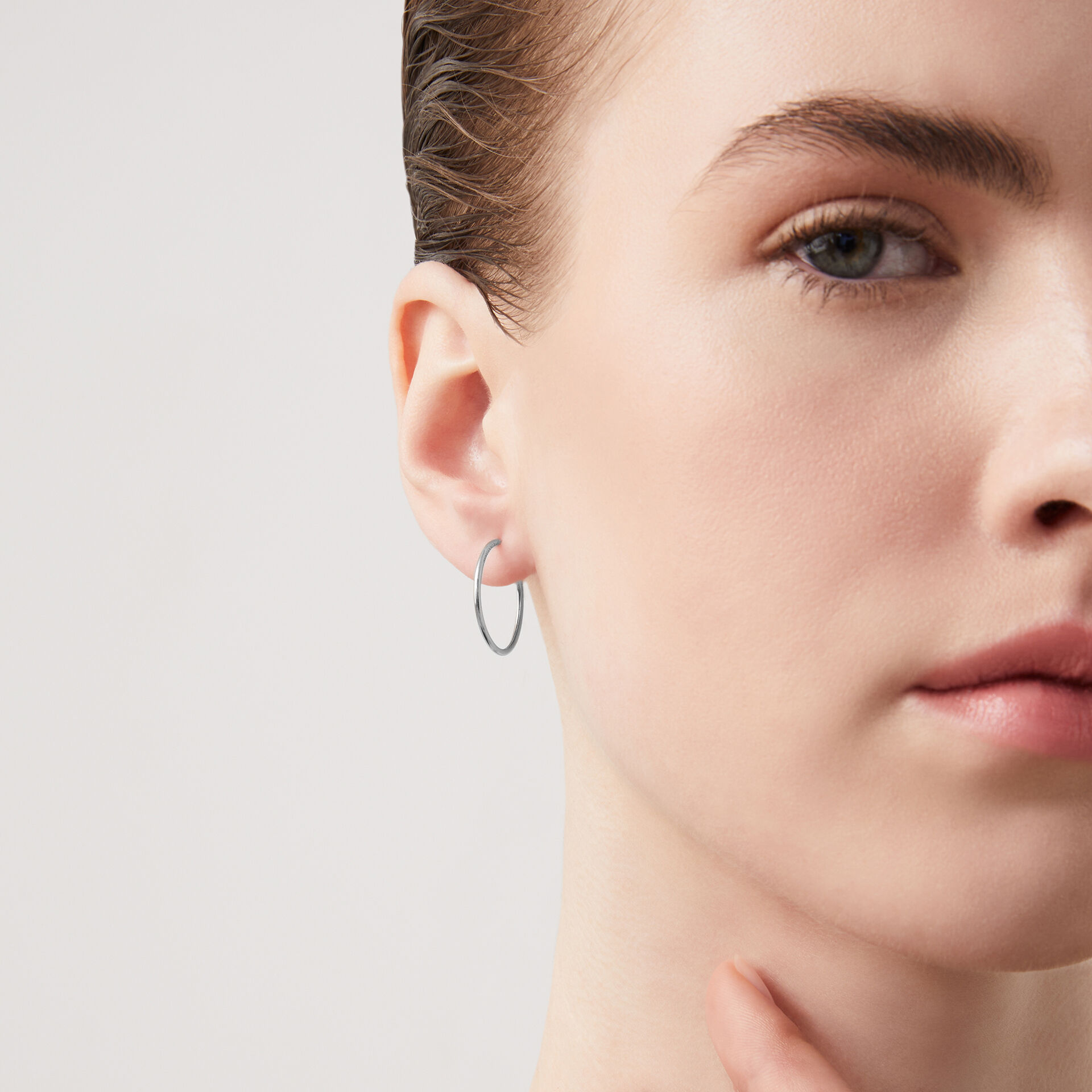 Invisible Earrings image number 1