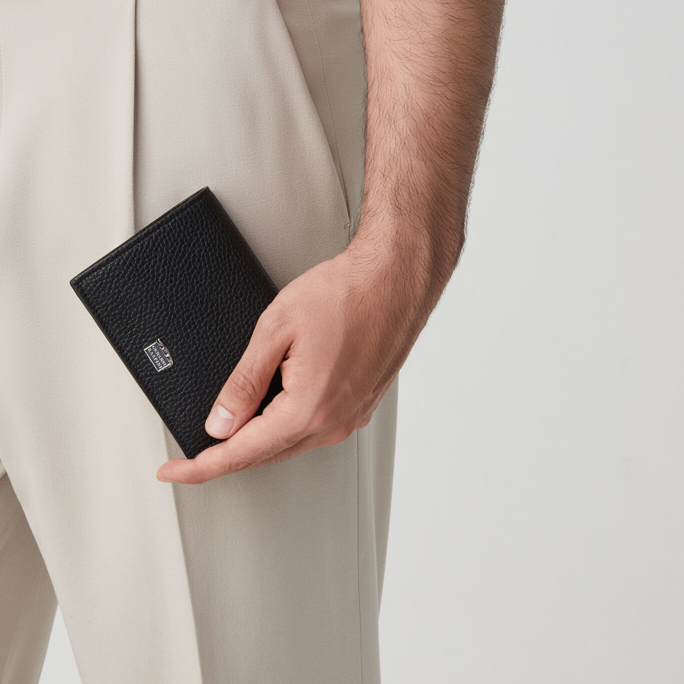 Embossed Leather Inside Pocket Wallet, Leather wallet with iconic sterling silver decoration_image number 5_Giovanni Raspini