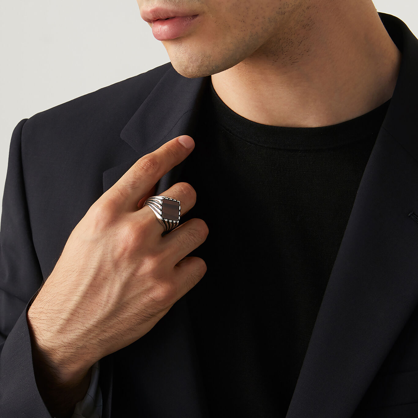 Bague ray&eacute;e &oelig;il de taureau