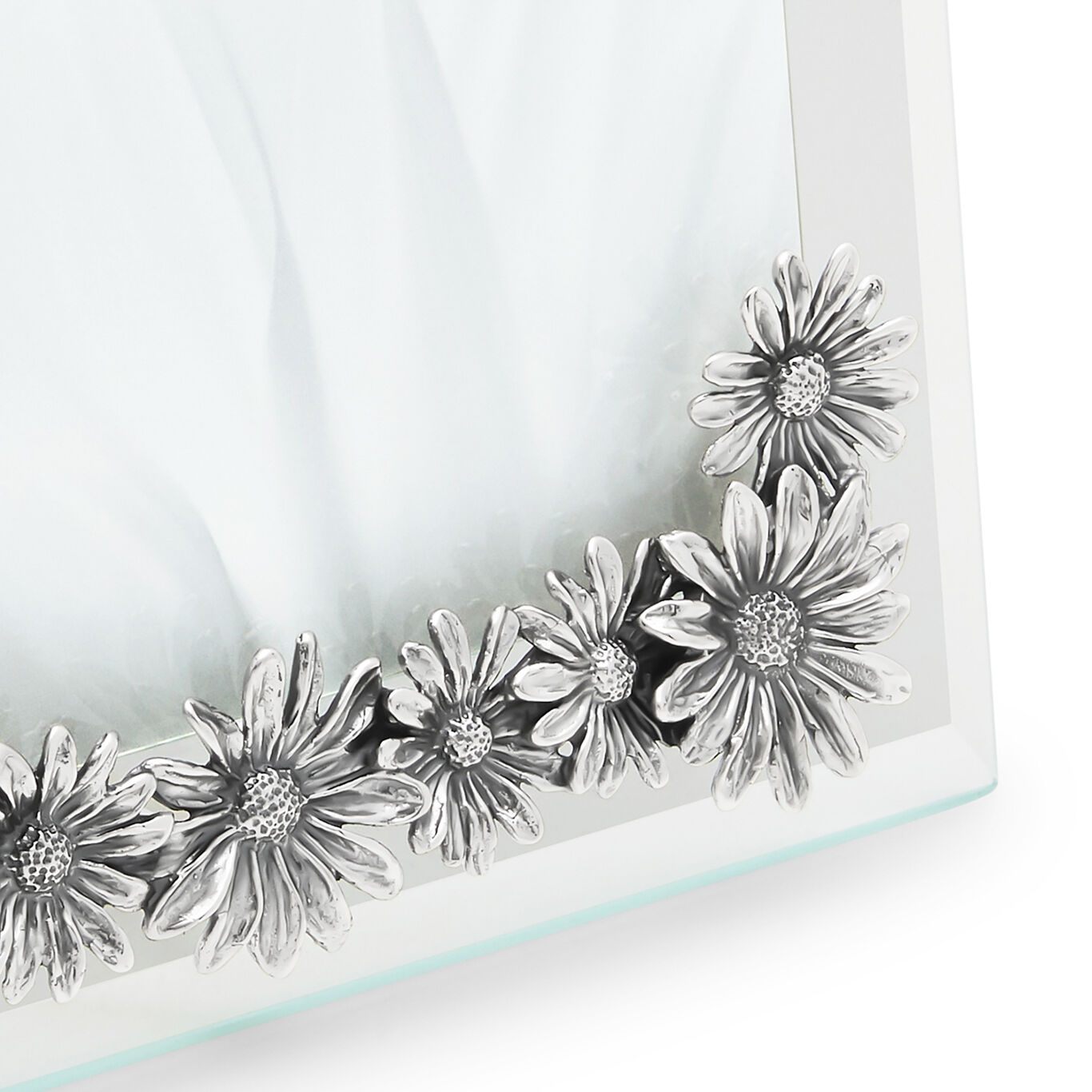 Daisies Medium Horizontal Light Frame, Bevelled glass and silver frame_image number 3_Giovanni Raspini