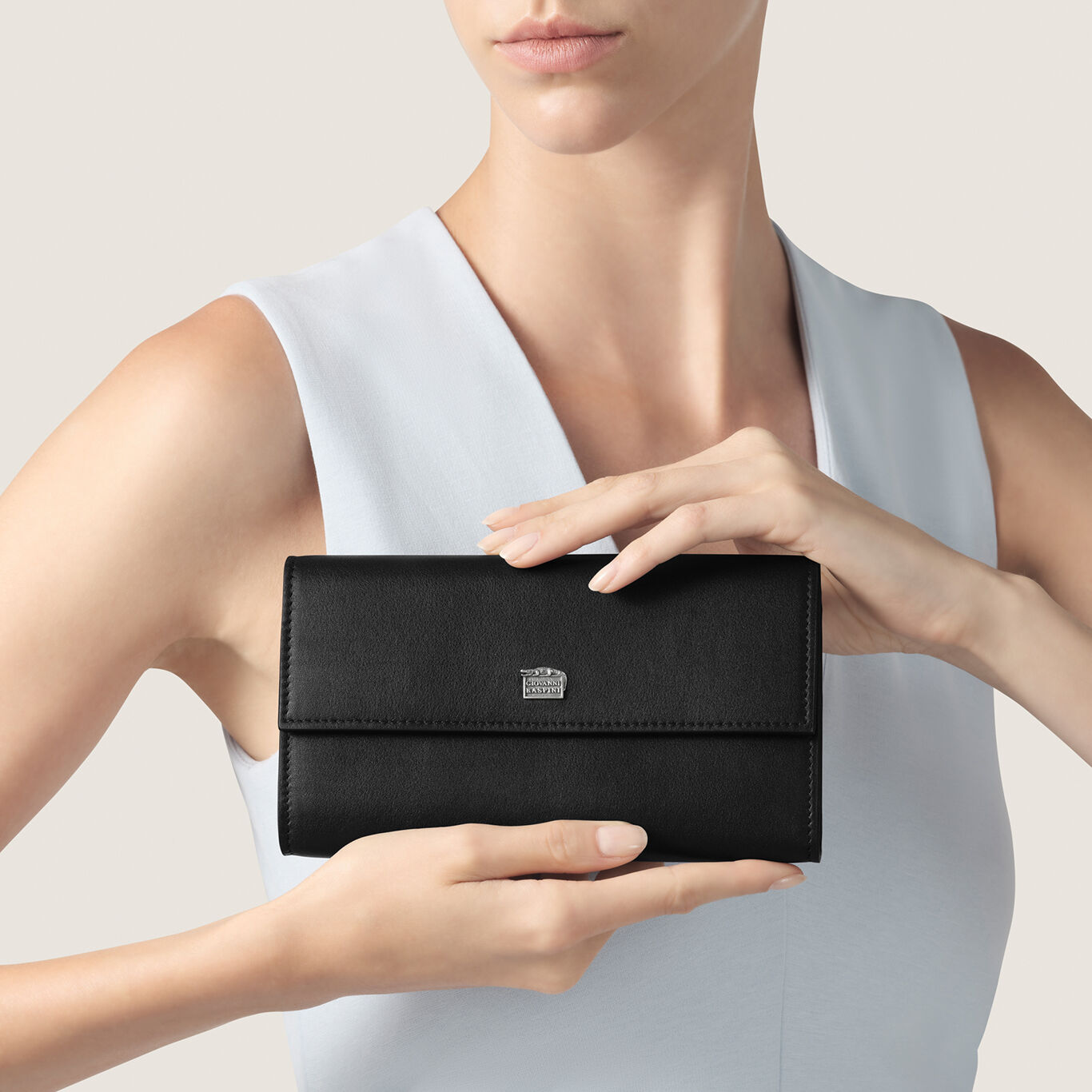 Cartera Continental Grande Piel Lisa, Portadocumentos de piel y decoraci&oacute;n ic&oacute;nica de plata 925_image number 1_Giovanni Raspini