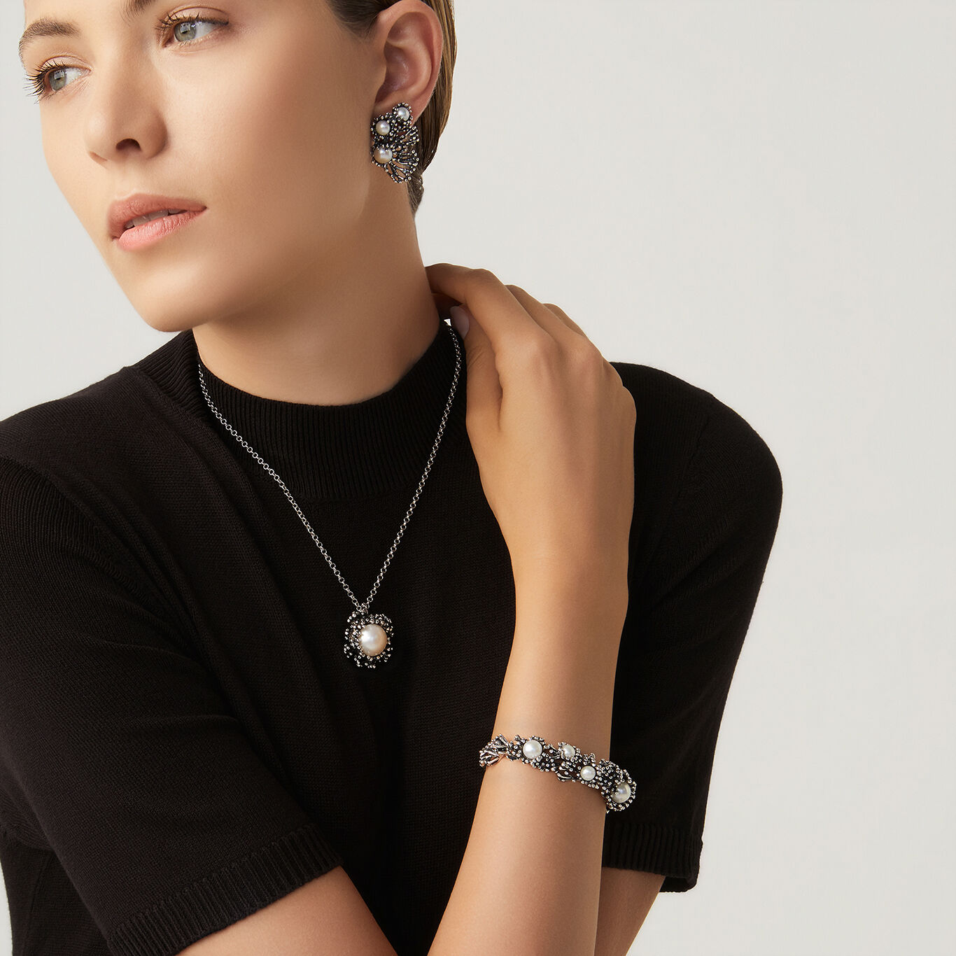 Anemone Bracelet, Bracelet in Sterling Silver and natural pearls_image number 2_Giovanni Raspini