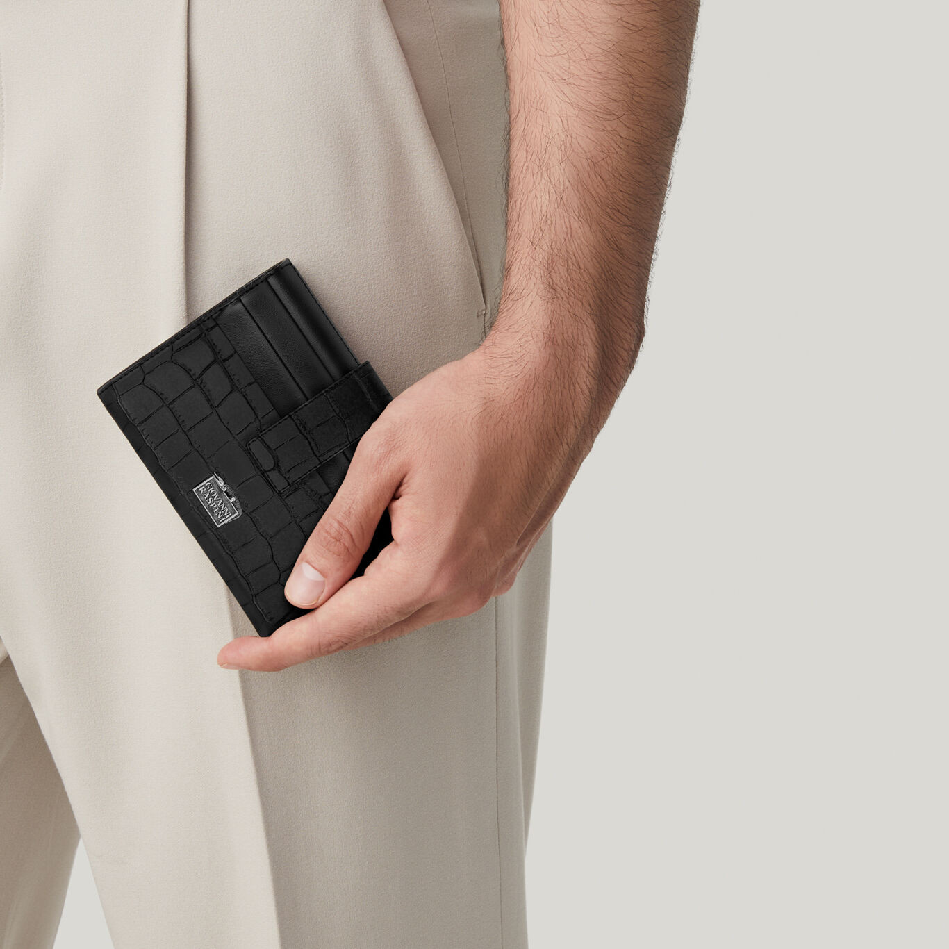 Black Croco Leather Card Holder Wallet, Leather wallet with iconic sterling silver decoration_image number 4_Giovanni Raspini