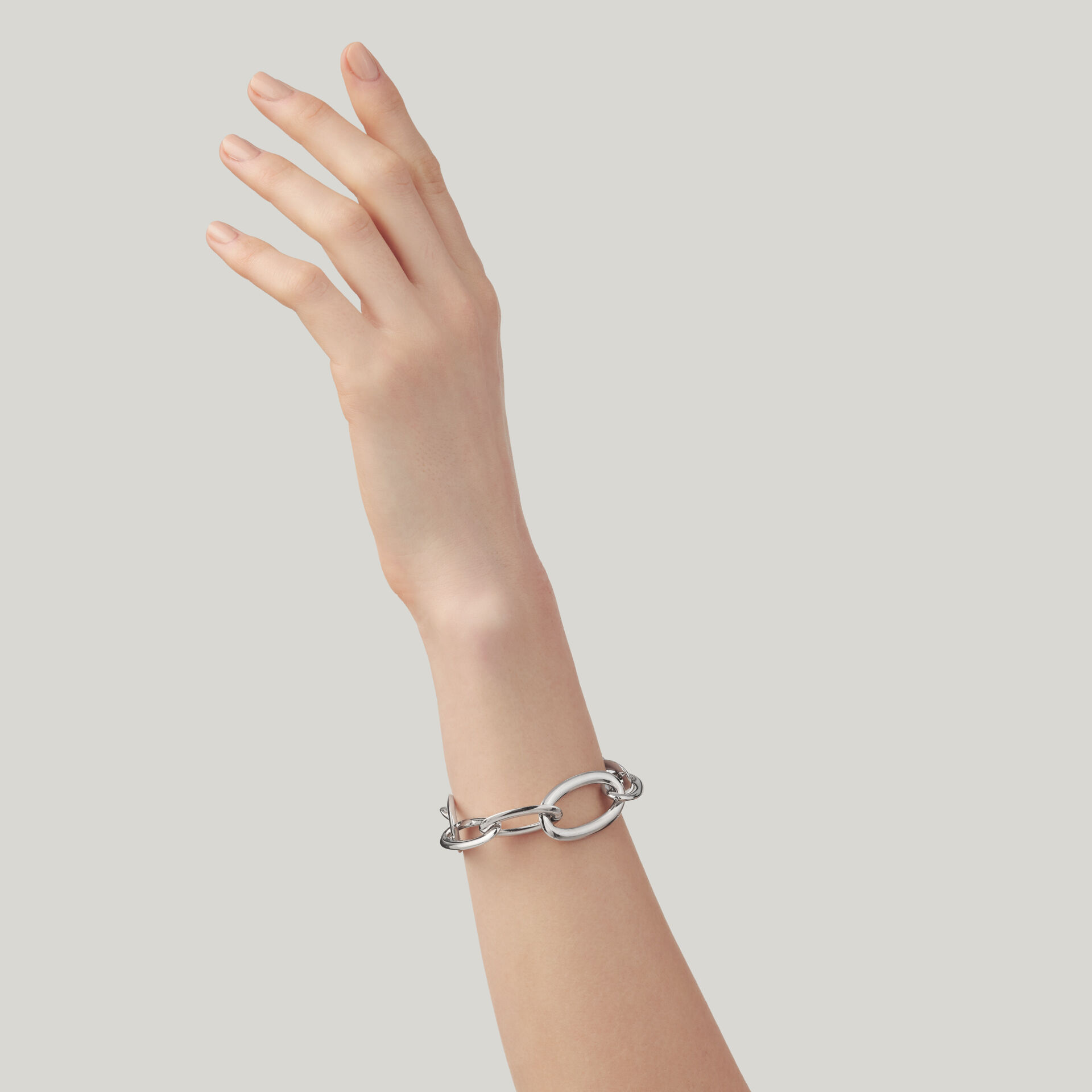 Bold Oval Links Bracelet image number 1