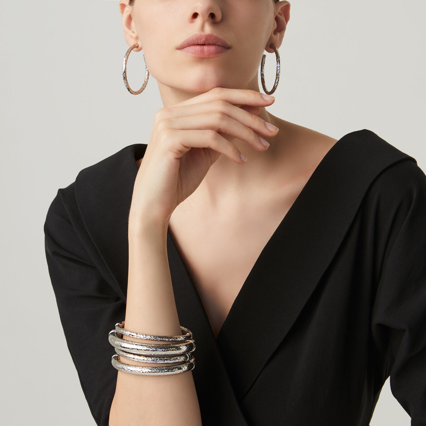 Rock Medium Bangle, Bangle in Sterling Silver_image number 4_Giovanni Raspini