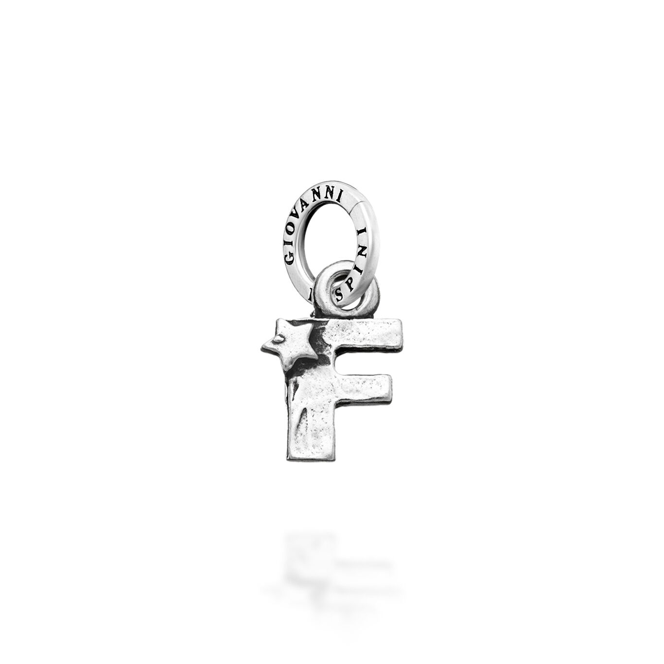Charm &laquo;&nbsp;F&nbsp;&raquo; avec &eacute;toiles