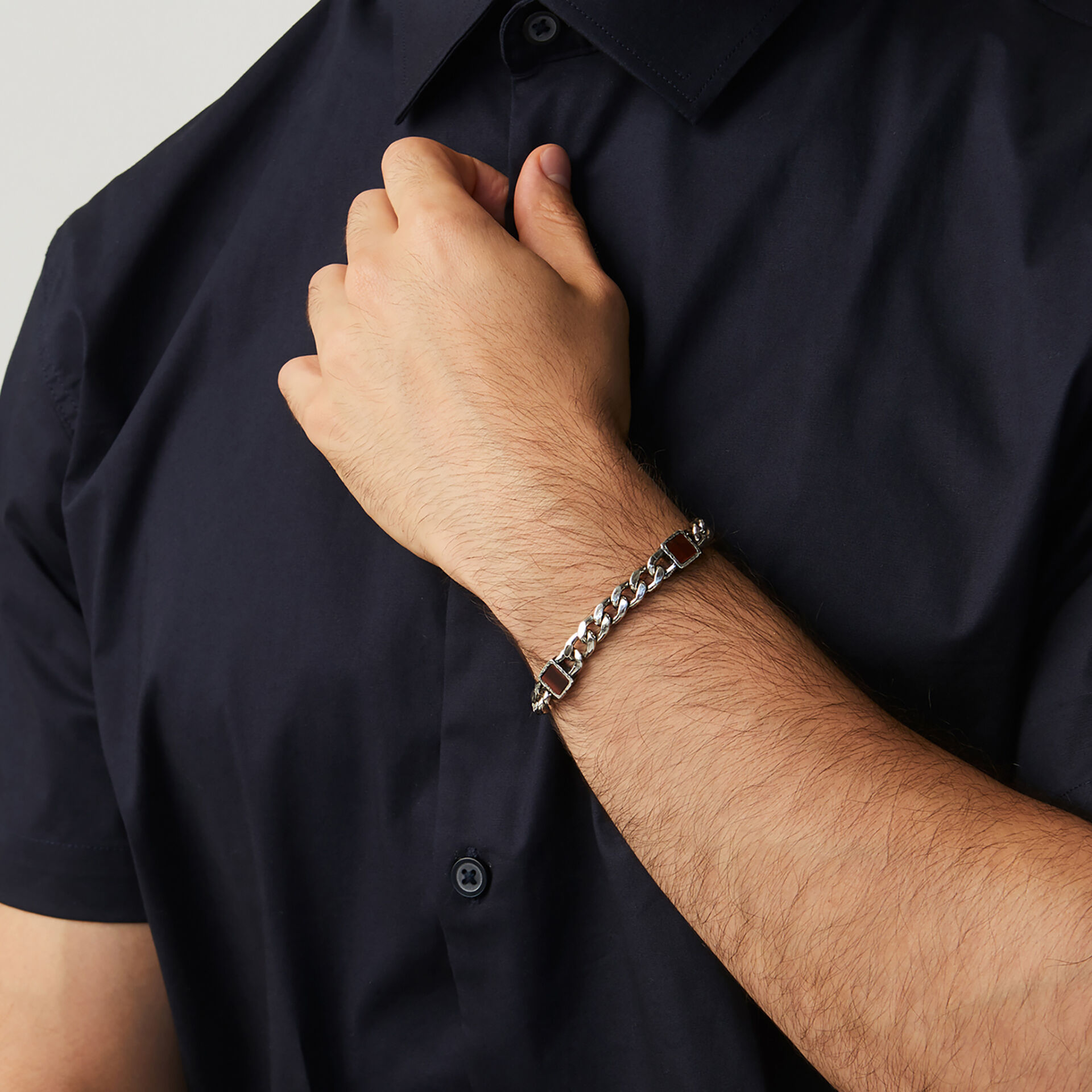 Bull's Eye Curb Chain Bracelet image number 1