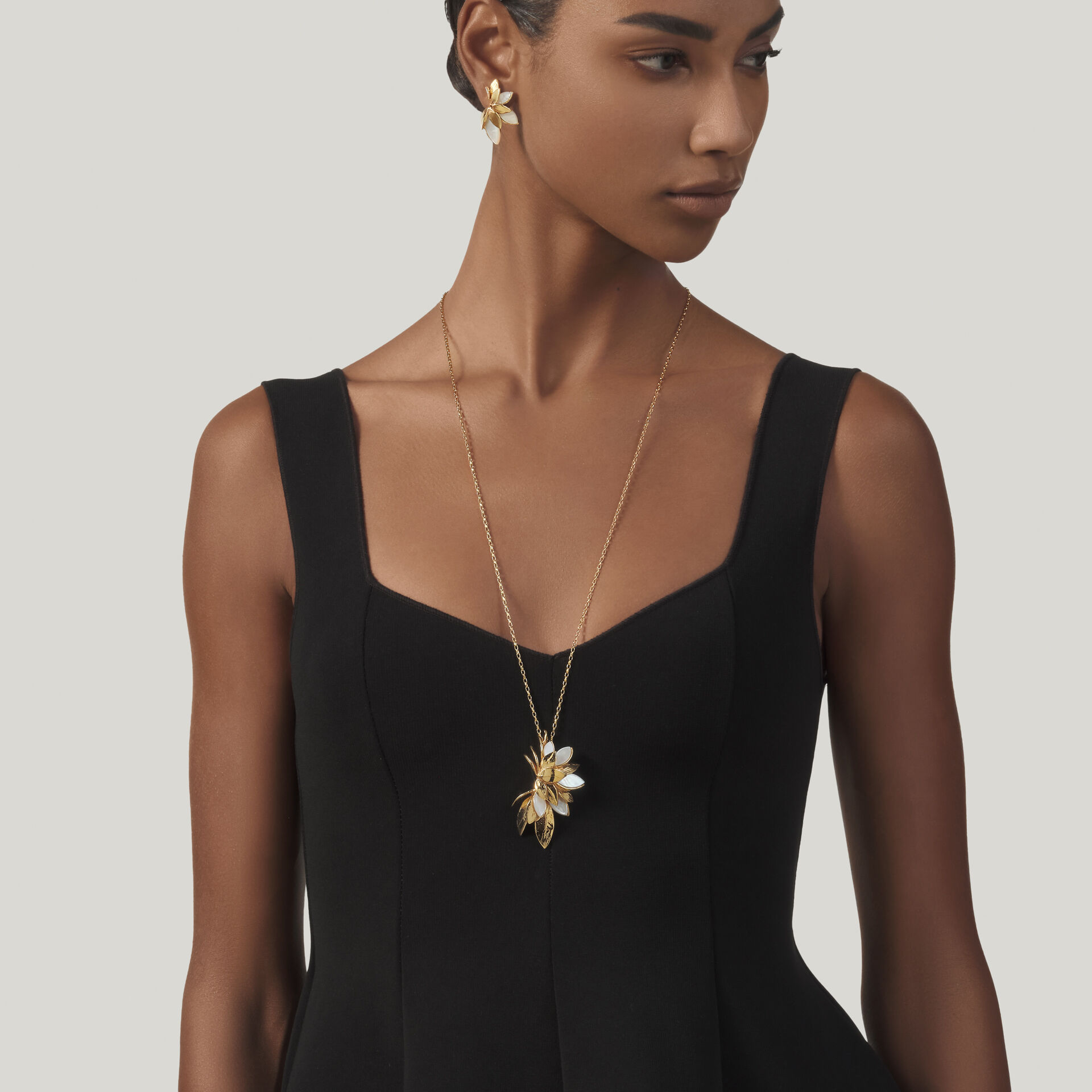 Gold Skin Pendant image number 2