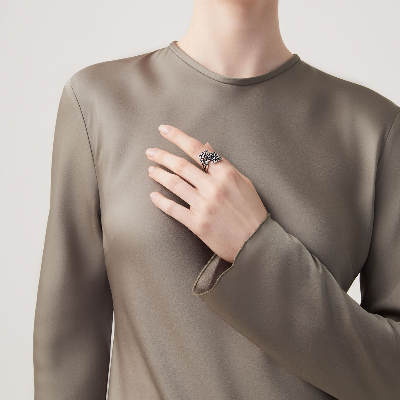 Coral Contrarié Ring