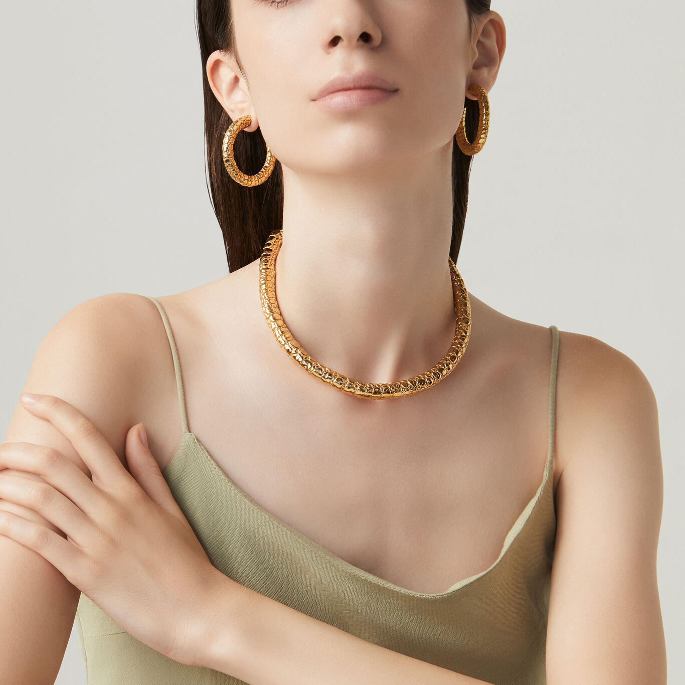 Croco Hoop Earrings, Hoop Earrings in gold-plated Sterling Silver_image number 3_Giovanni Raspini