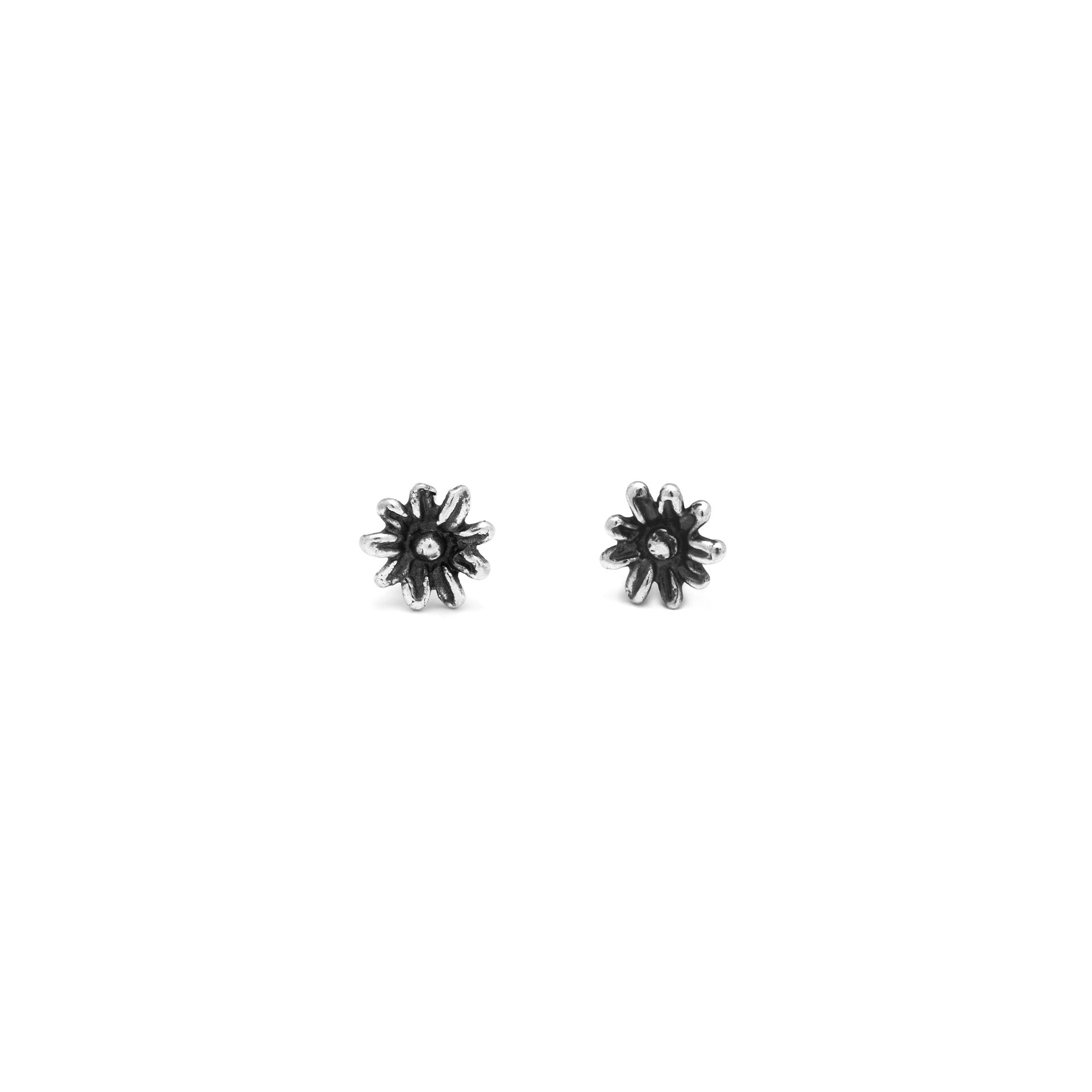 Mini Daisy Earrings image number 0