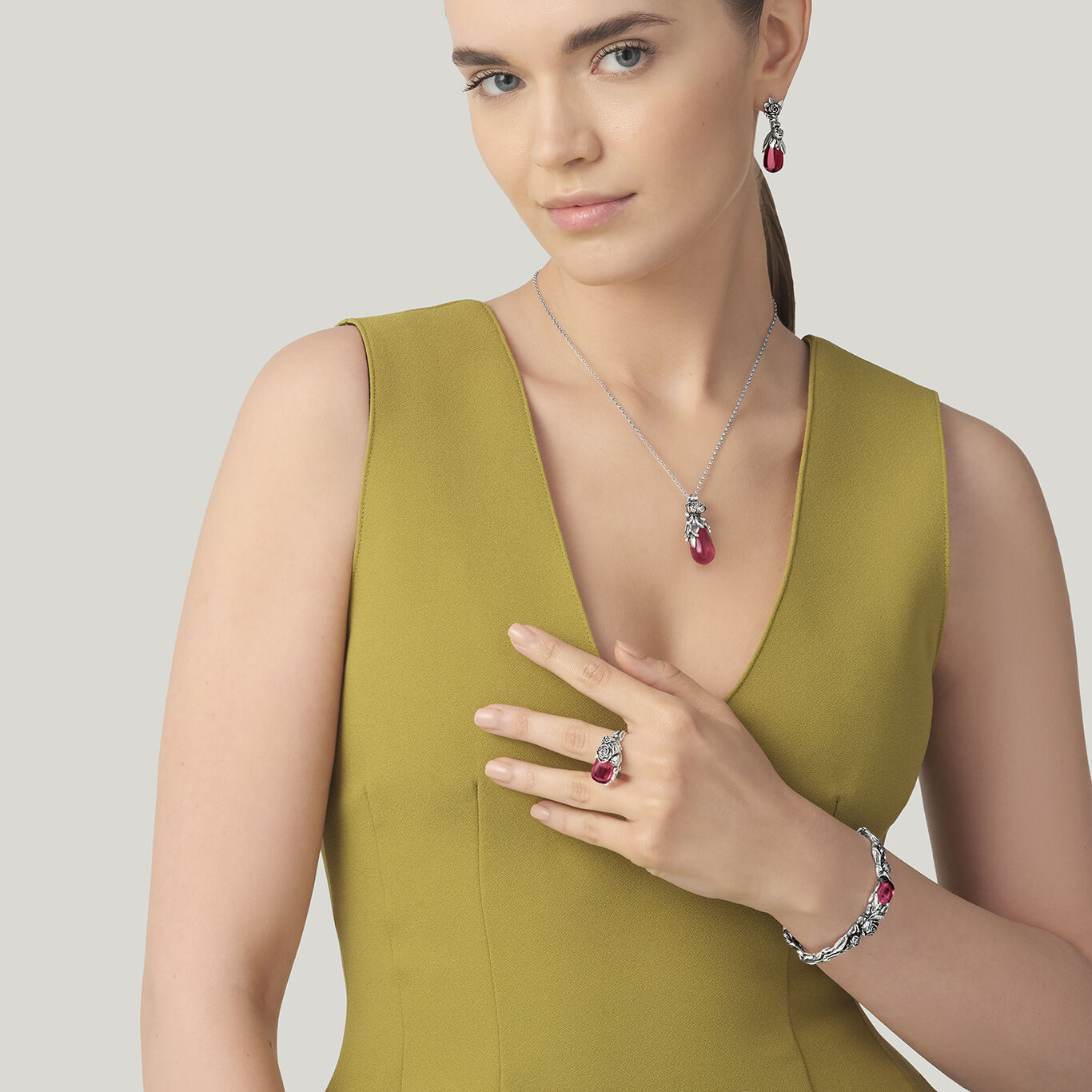 Peony Drop Pendant, Sterling silver necklace with rose crystal_image number 2_Giovanni Raspini
