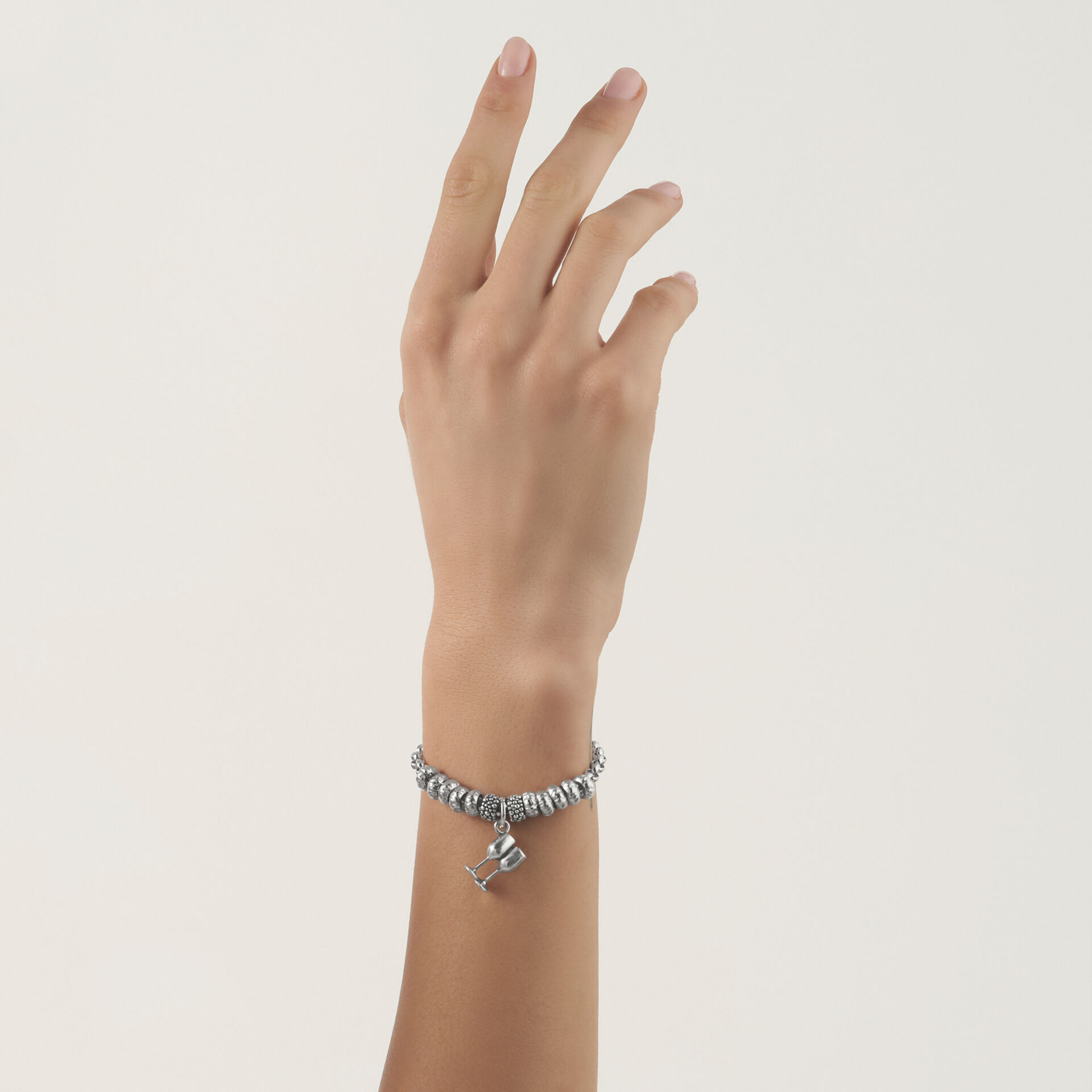 Toasting Glasses Charm image number 1