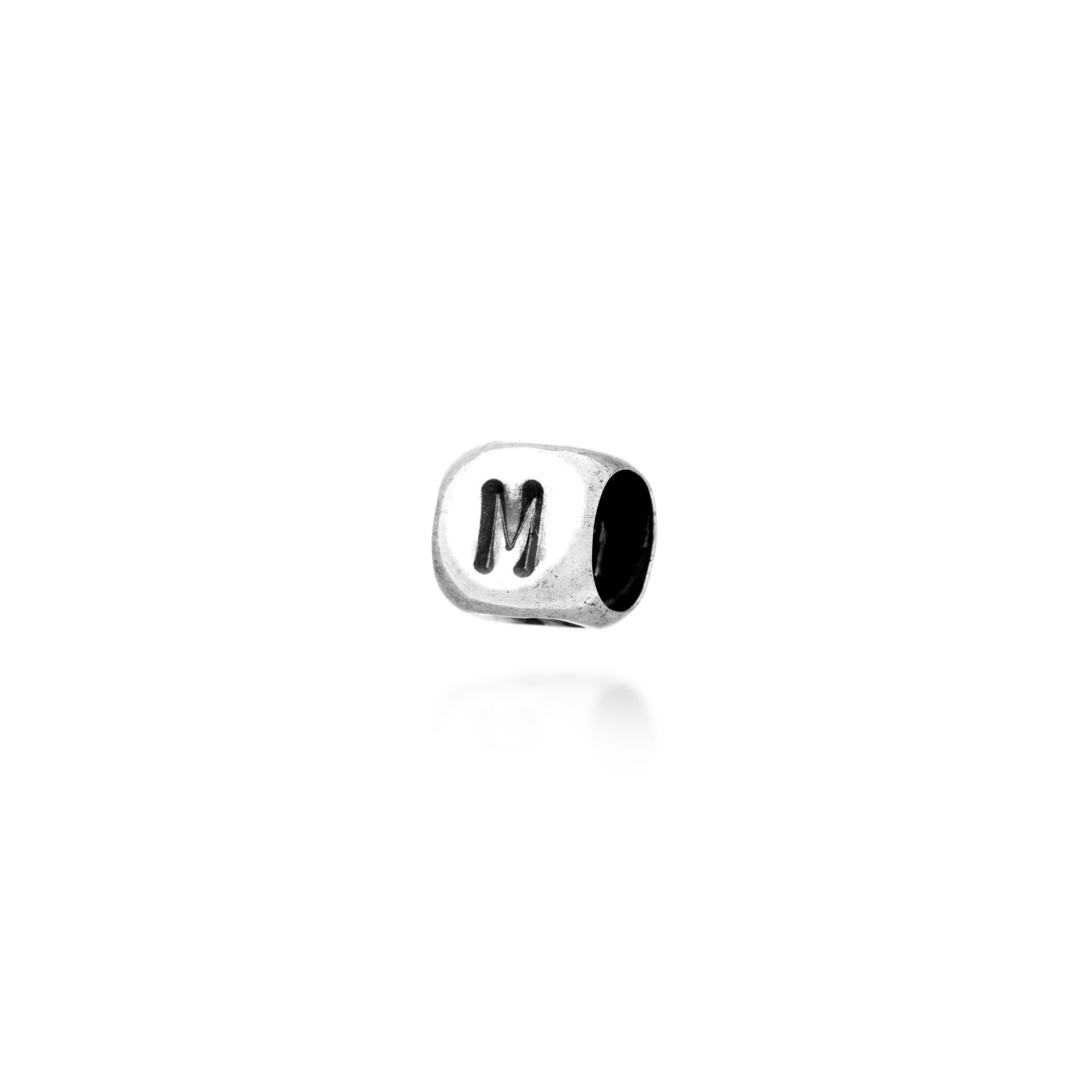 Bead "M" image number 0