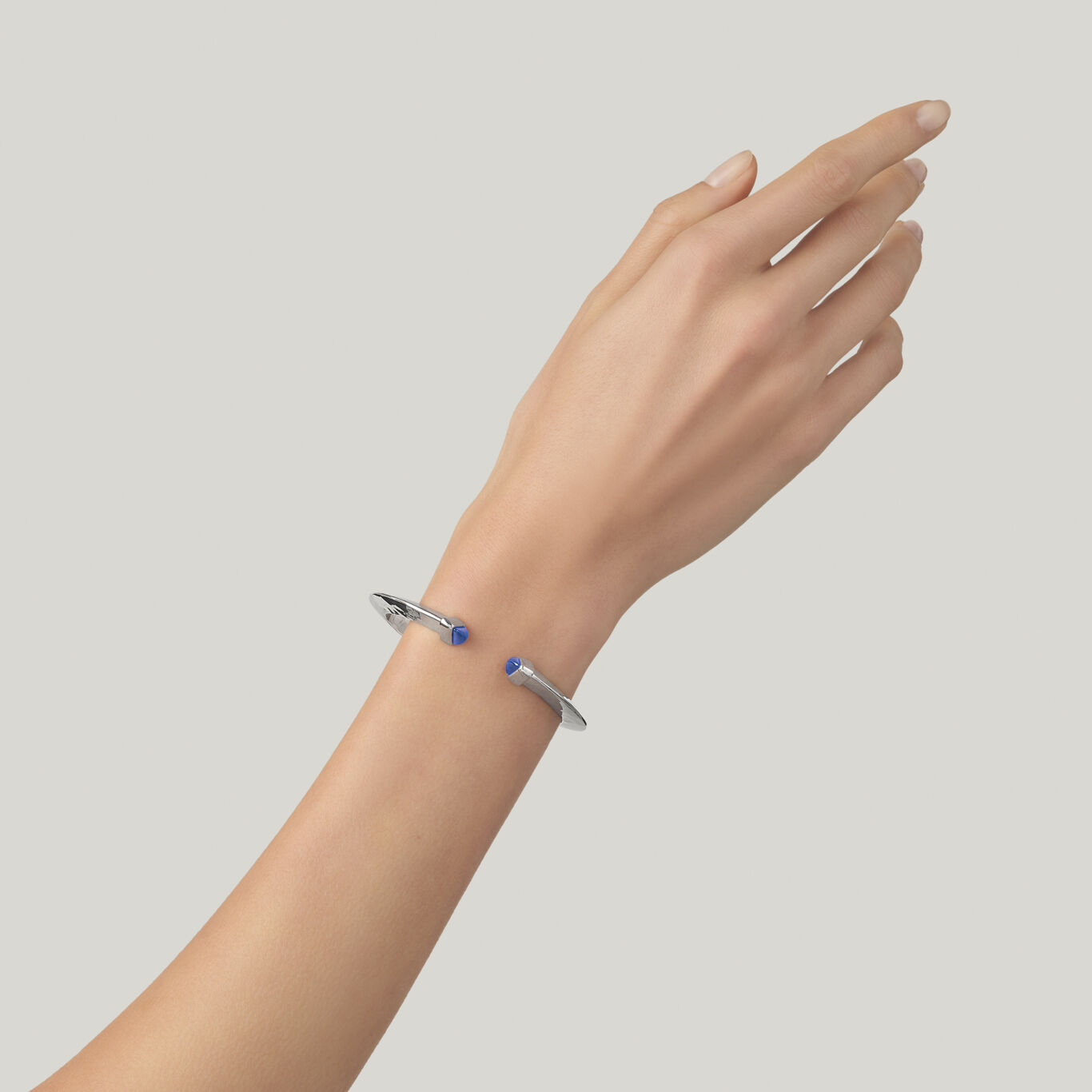 Pulsera Rígida Blue Blade Pequeña, Pulsera rígida de Plata 925 y cristales azules_image number 1_Giovanni Raspini