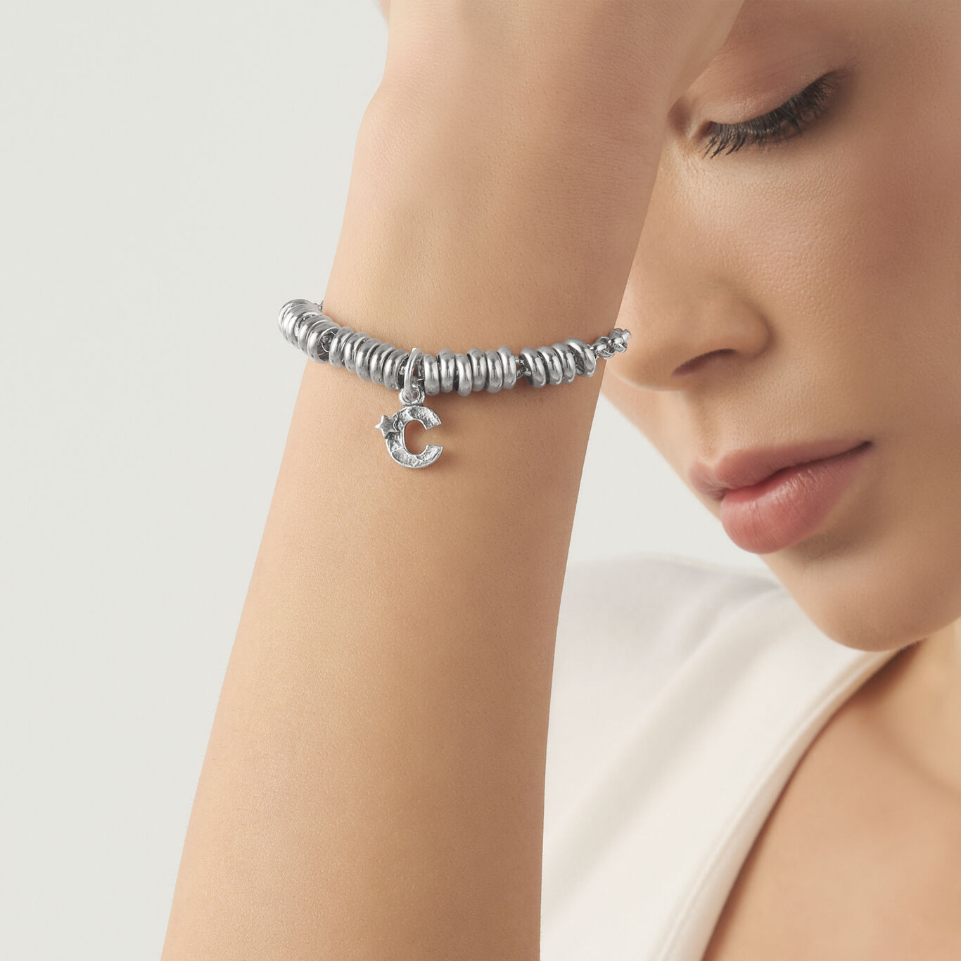 Charm &laquo;&nbsp;C&nbsp;&raquo; avec &eacute;toiles