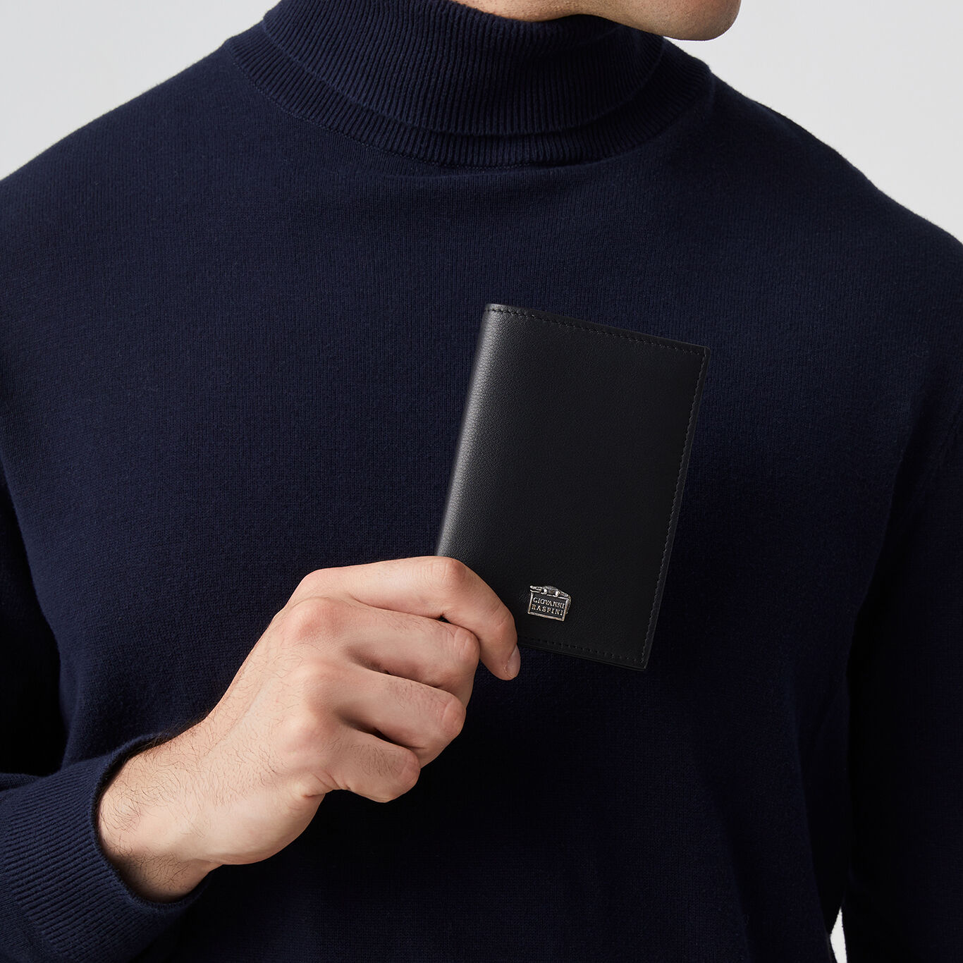 Smooth Leather Vertical Wallet, Leather wallet with iconic sterling silver decoration_image number 4_Giovanni Raspini