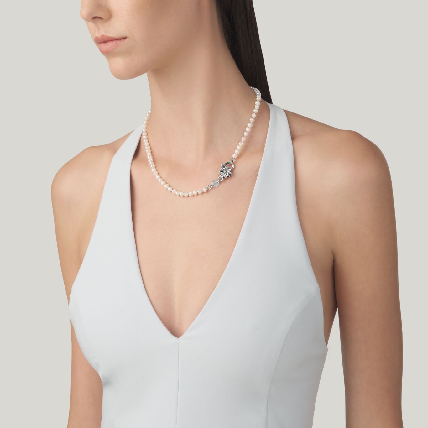 Daisy Small Pearl Necklace image number 1