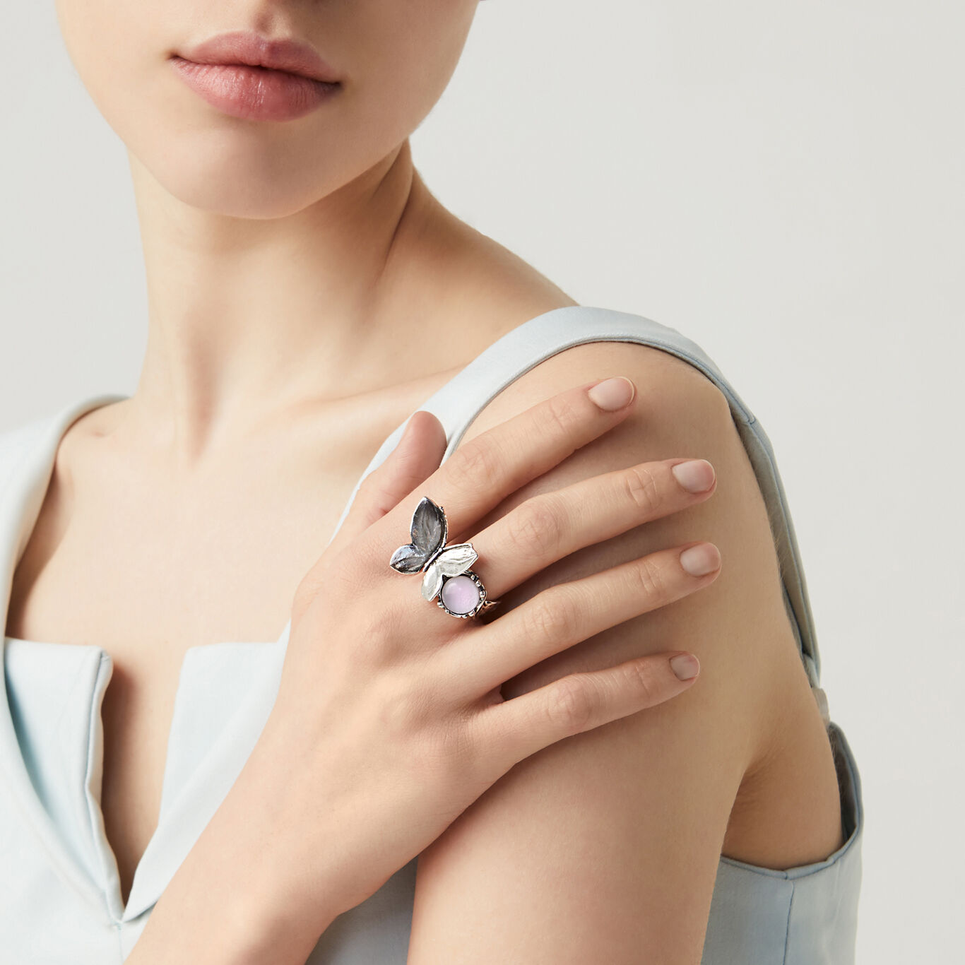 Pink Butterfly Big Ring, Ring in Sterling Silver, mother of pearl and  quartz_image number 1_Giovanni Raspini