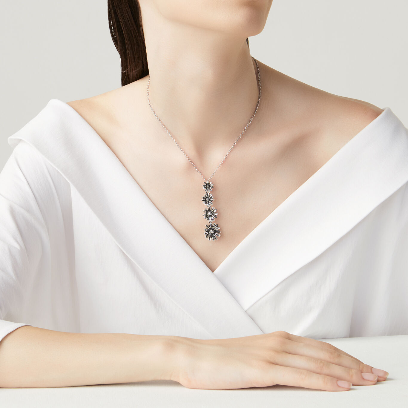 Daisies Pendant Necklace, Necklace in Sterling Silver_image number 1_Giovanni Raspini