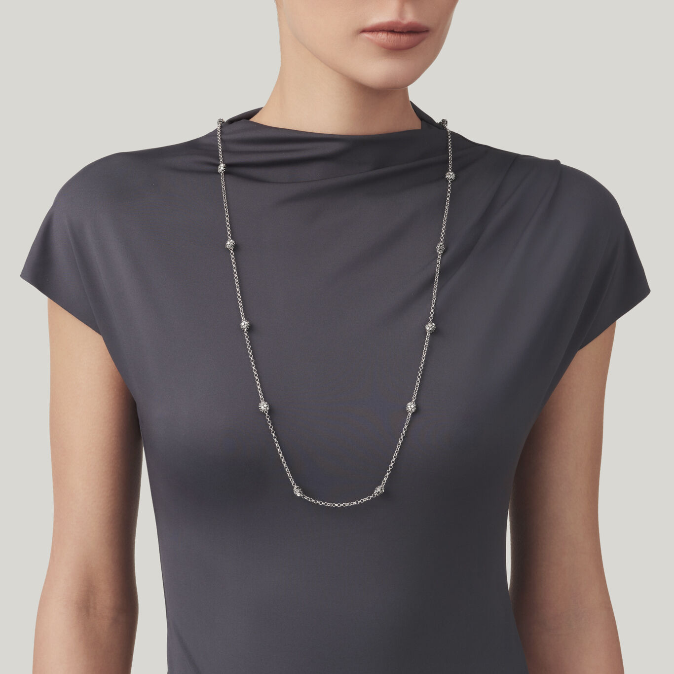 Daisy Dot Long Necklace