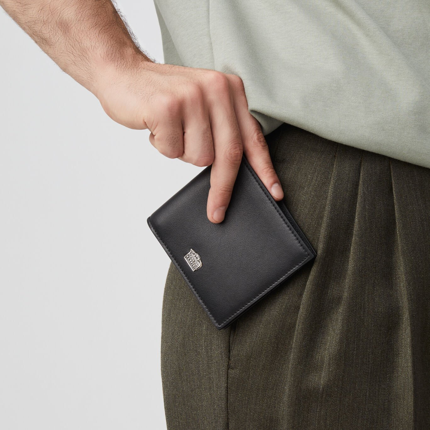 Smooth Leather Wallet, Leather wallet with iconic sterling silver decoration_image number 4_Giovanni Raspini