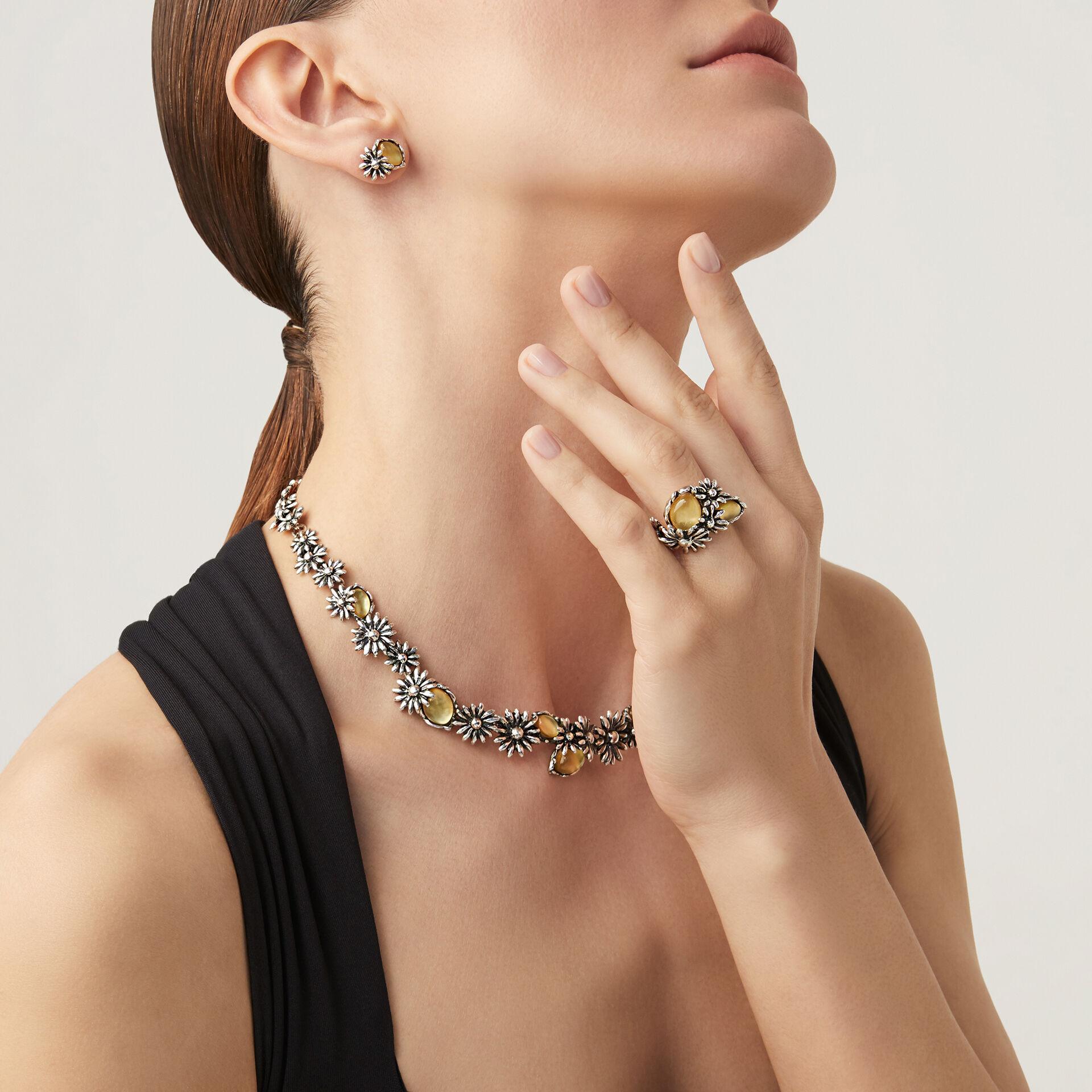 Yellow Daisy Necklace image number 2