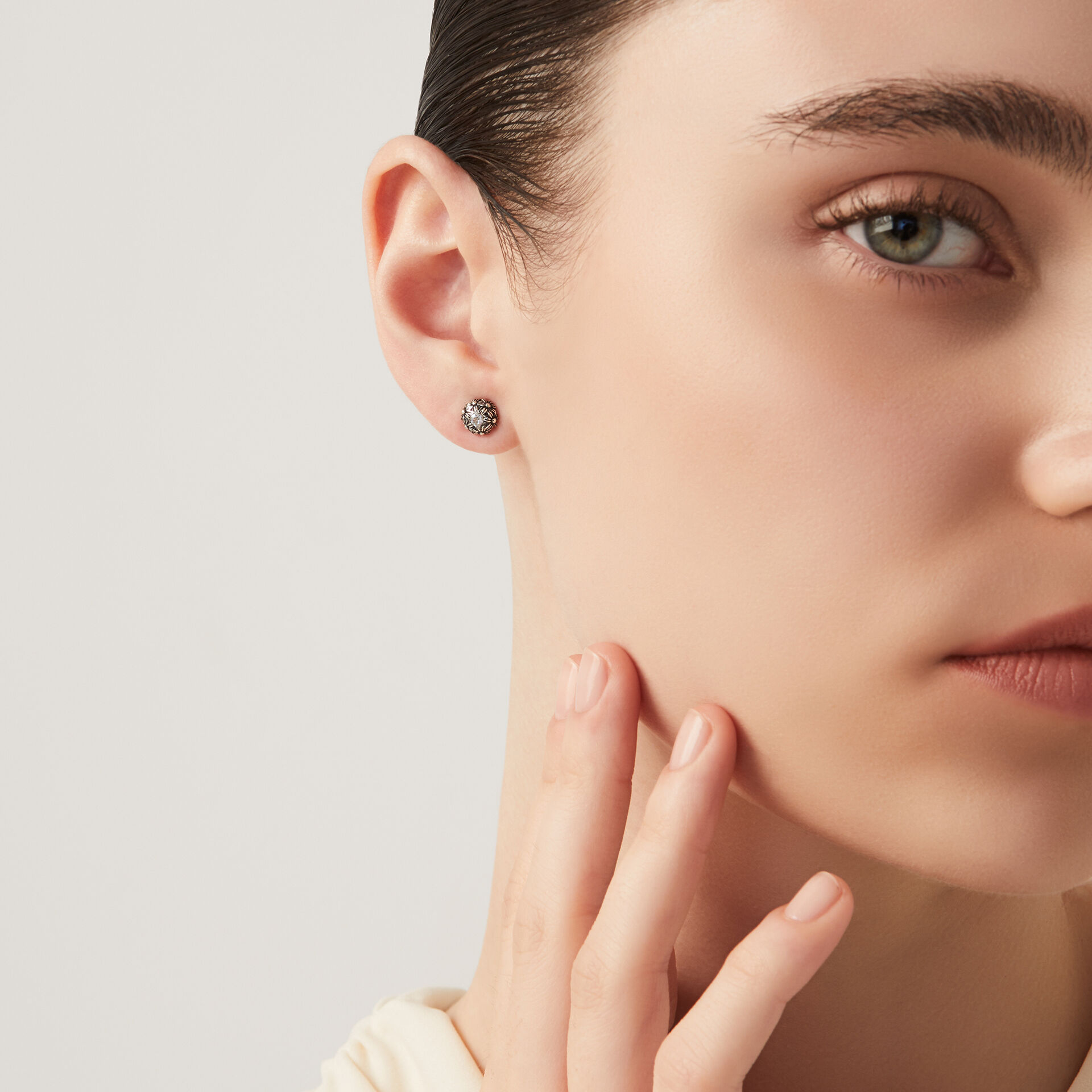 Daisies Mini Earrings and zircon image number 1