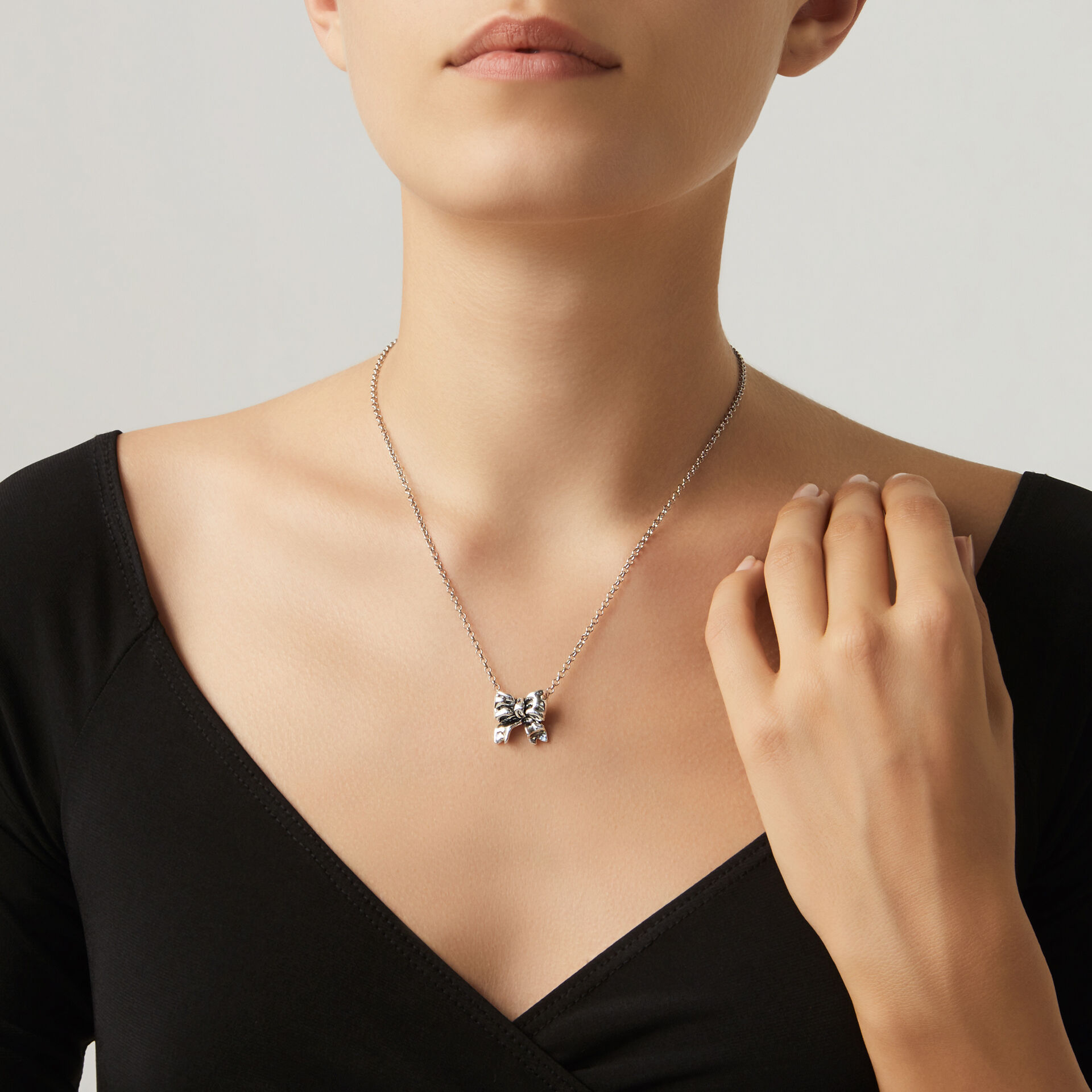 Bow Jolie Necklace image number 1