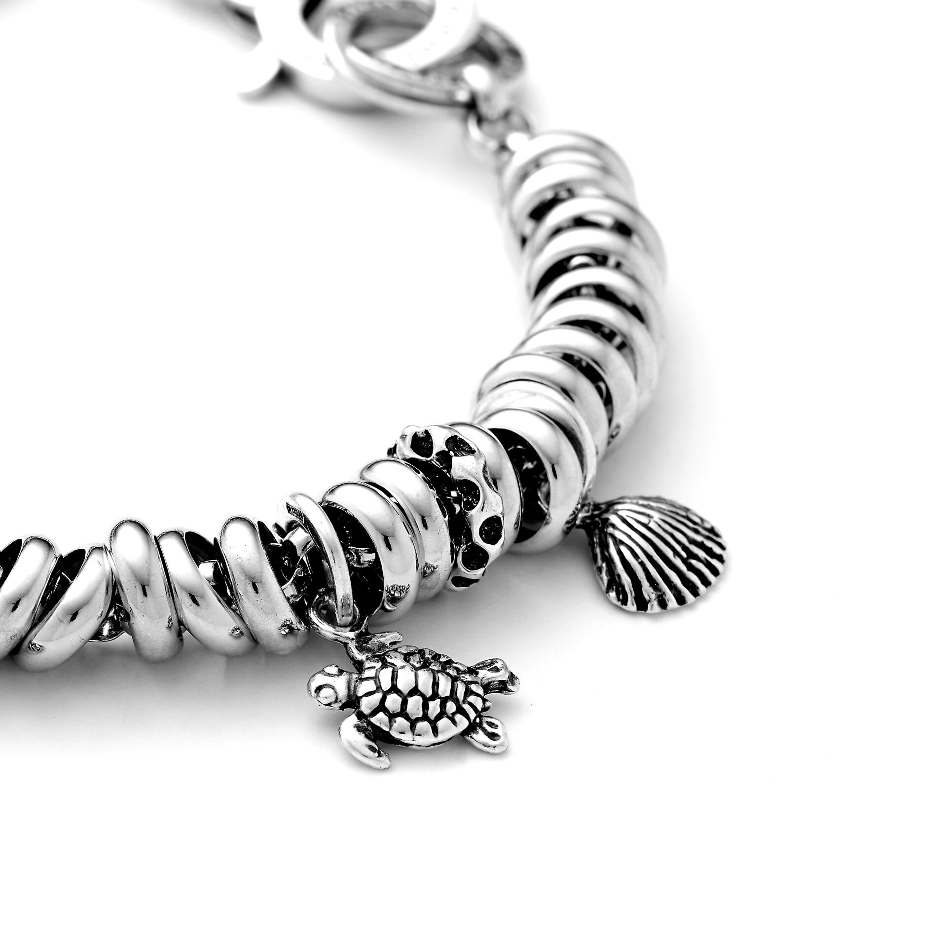 Shell Mini Charm image number 1