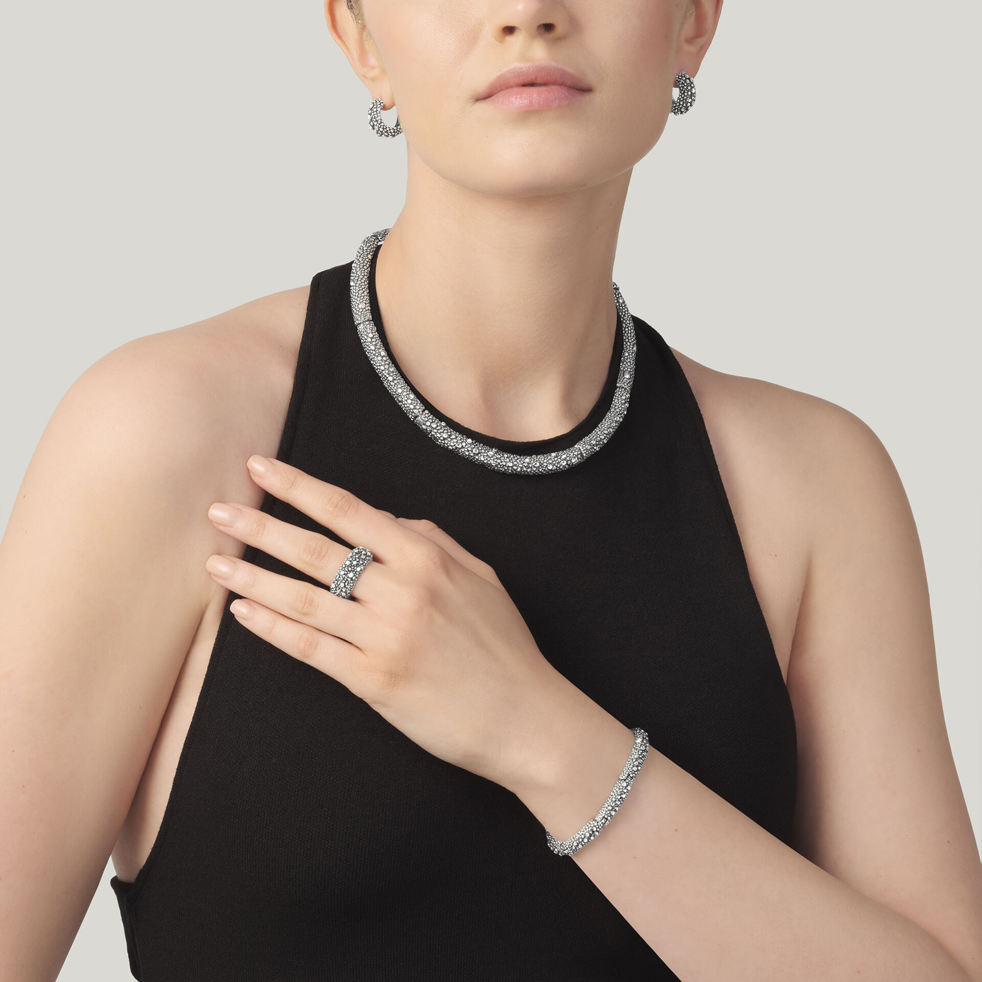 Petit Perlage Necklace image number 2