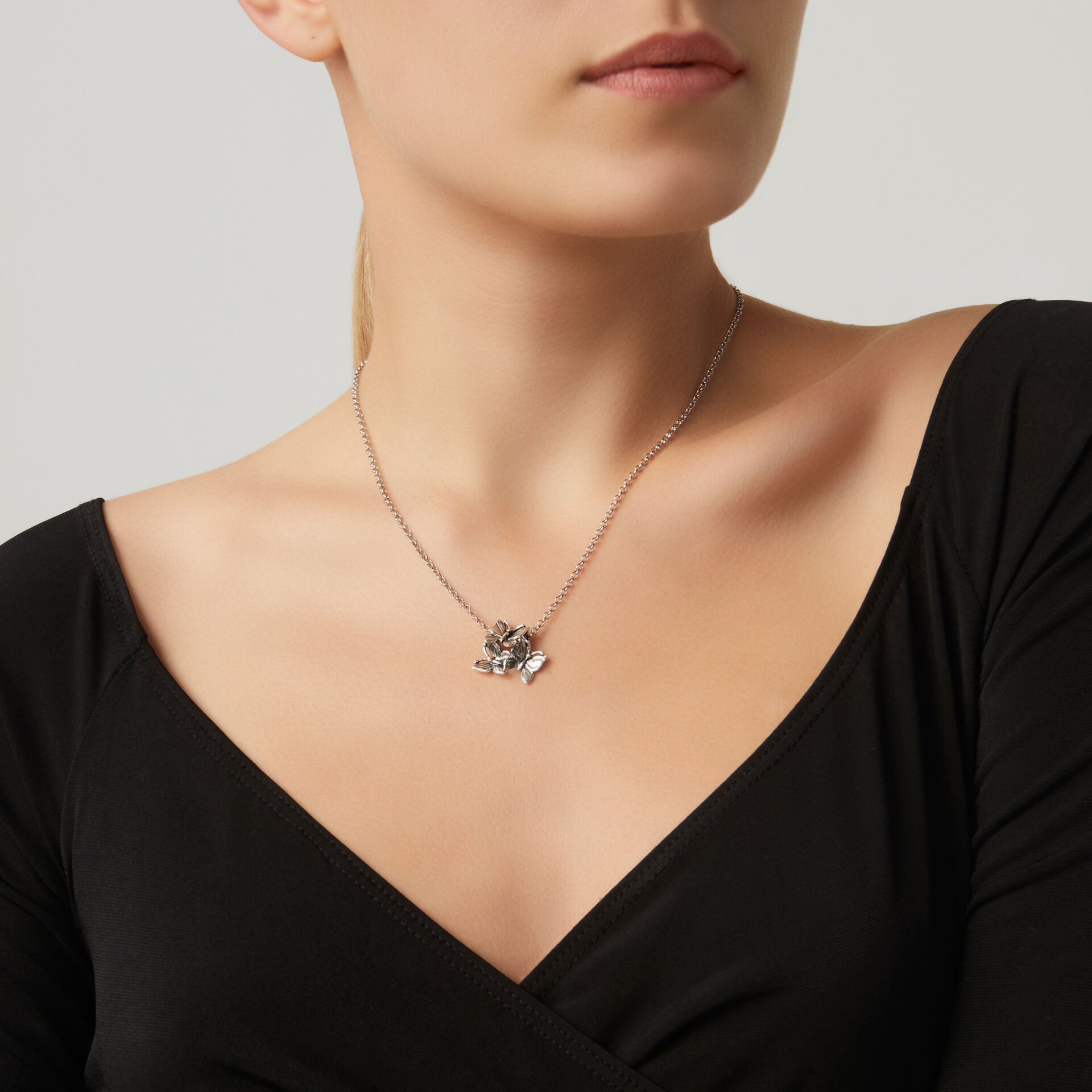 Butterflies Jolie Necklace image number 1